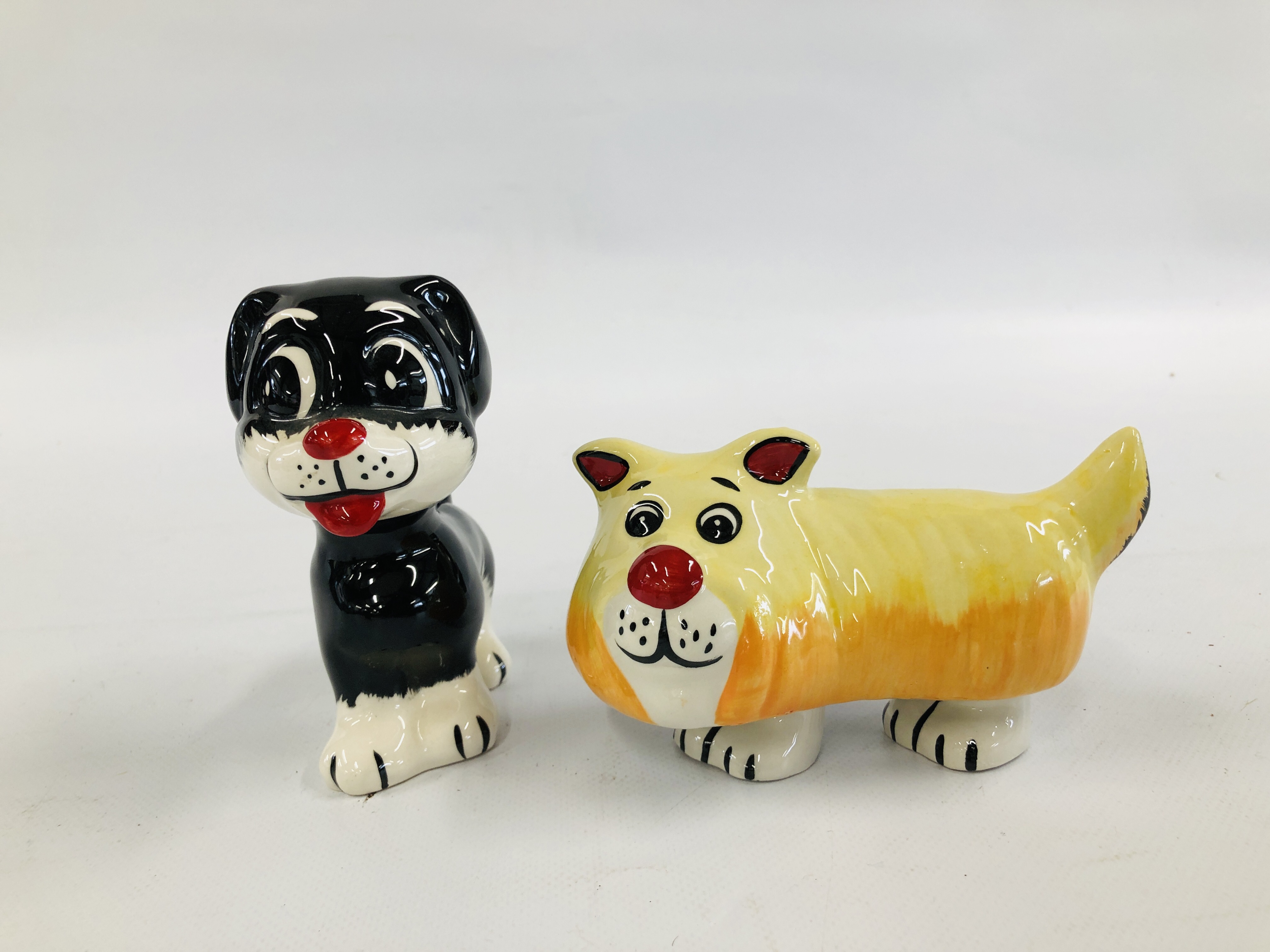 TWO LORNA BAILEY DOGS TO INCLUDE BENGO (H 12CM) AND DOOGLE HEIGHT (8CM).