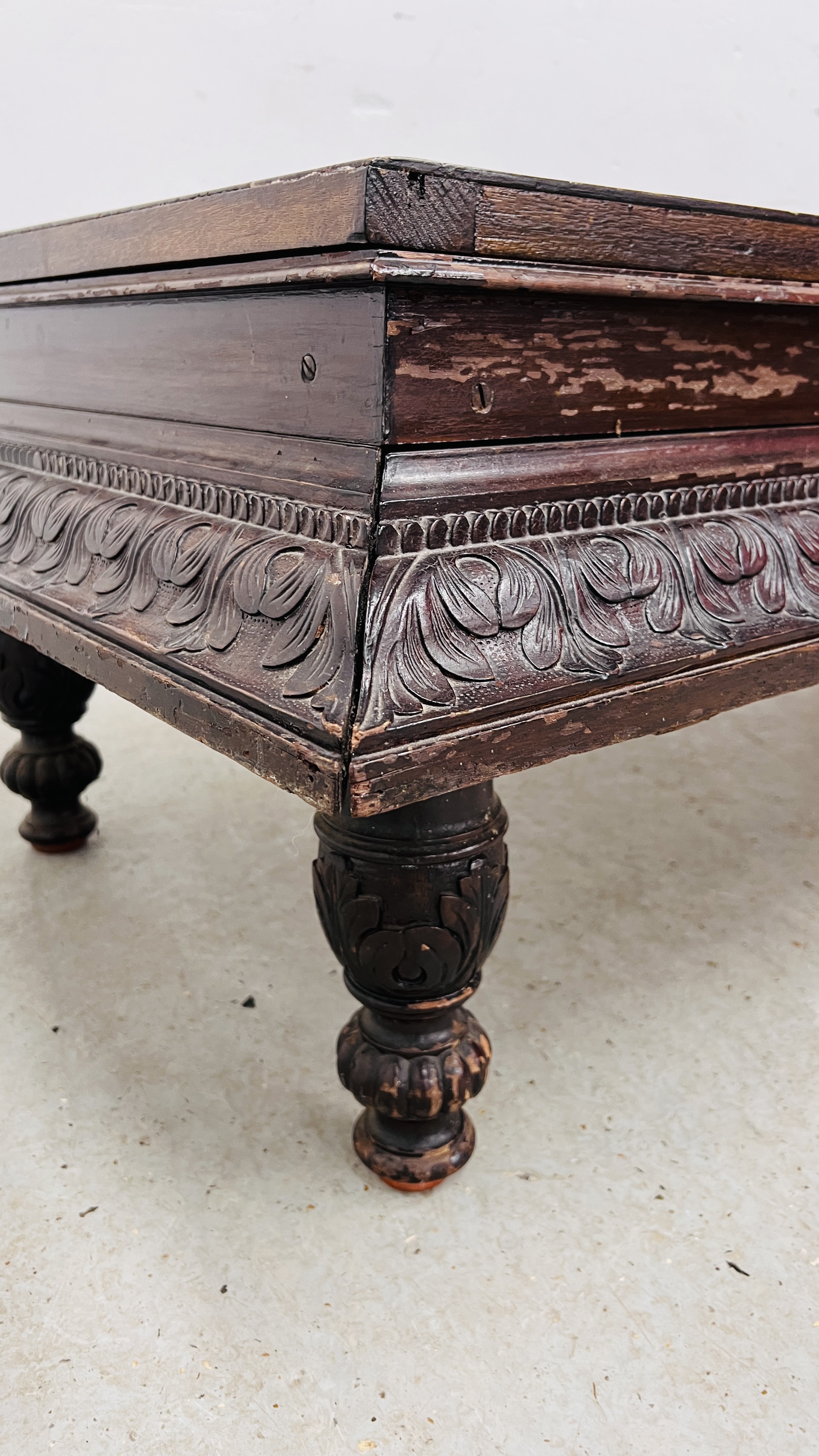 A CARVED VINTAGE THREE PANELLED TOP LOW CHEST, W 135CM, D 66CM, H 42CM WITH EACH LID BEING 40. - Image 9 of 13
