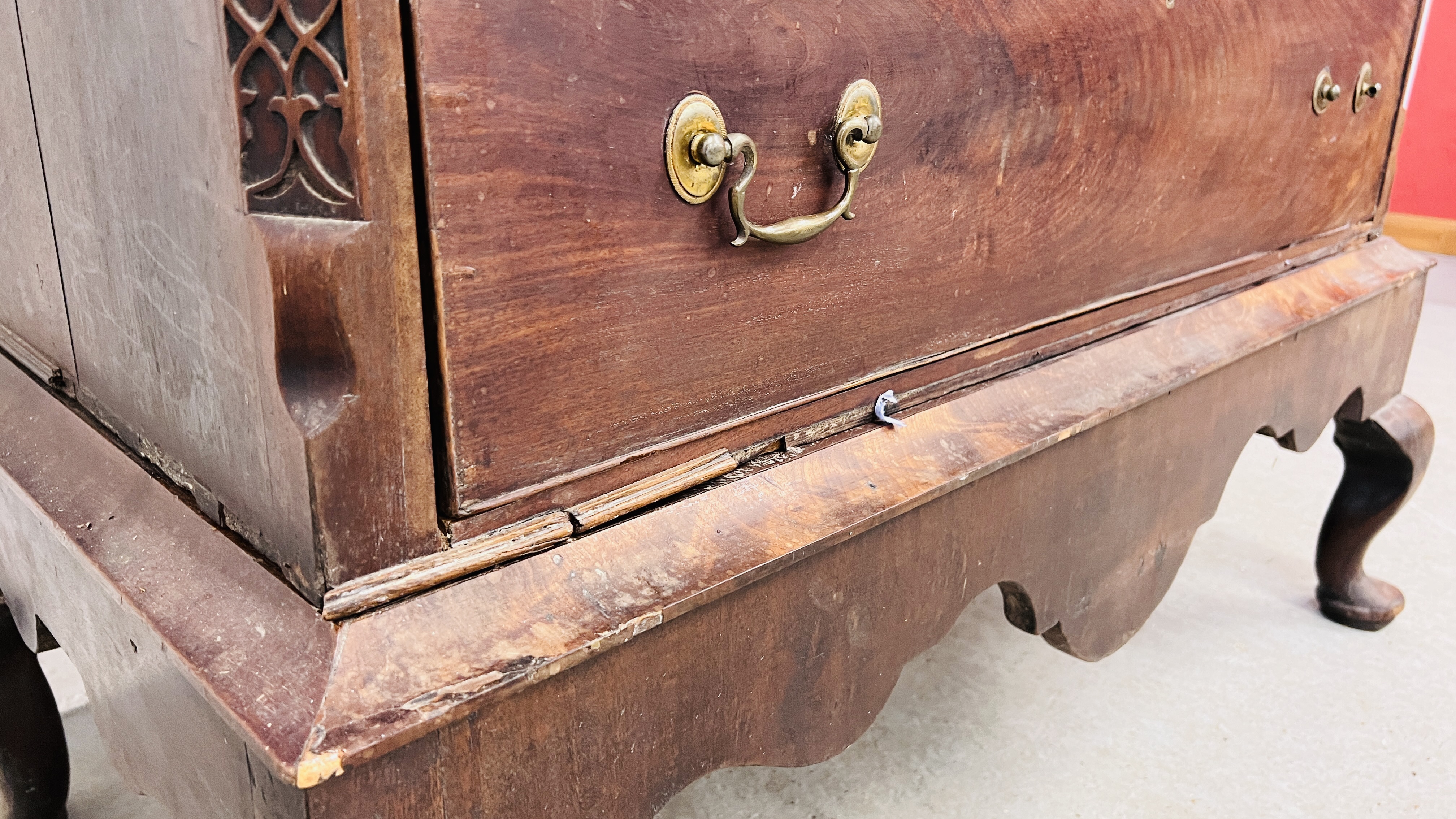 AN ANTIQUE MAHOGANY THREE OVER THREE DRAWER CHEST ON SPLAYED LEG, - Image 11 of 15