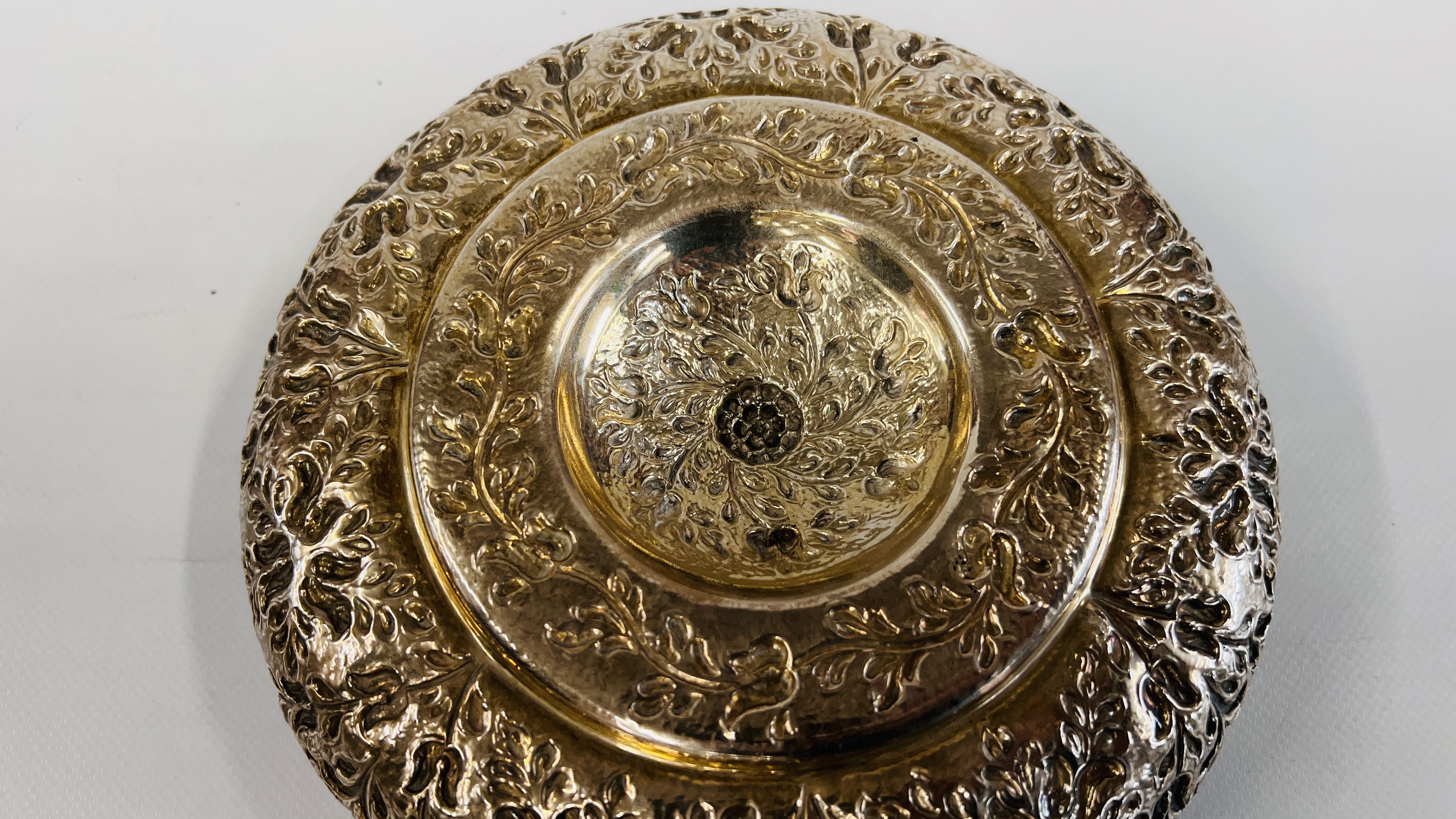 AN EASTERN OTTOMAN WHITE METAL REPOUSSED ITAMAM BOWL MARKED 900, DIA. 20CM X H. 6CM. - Image 4 of 5