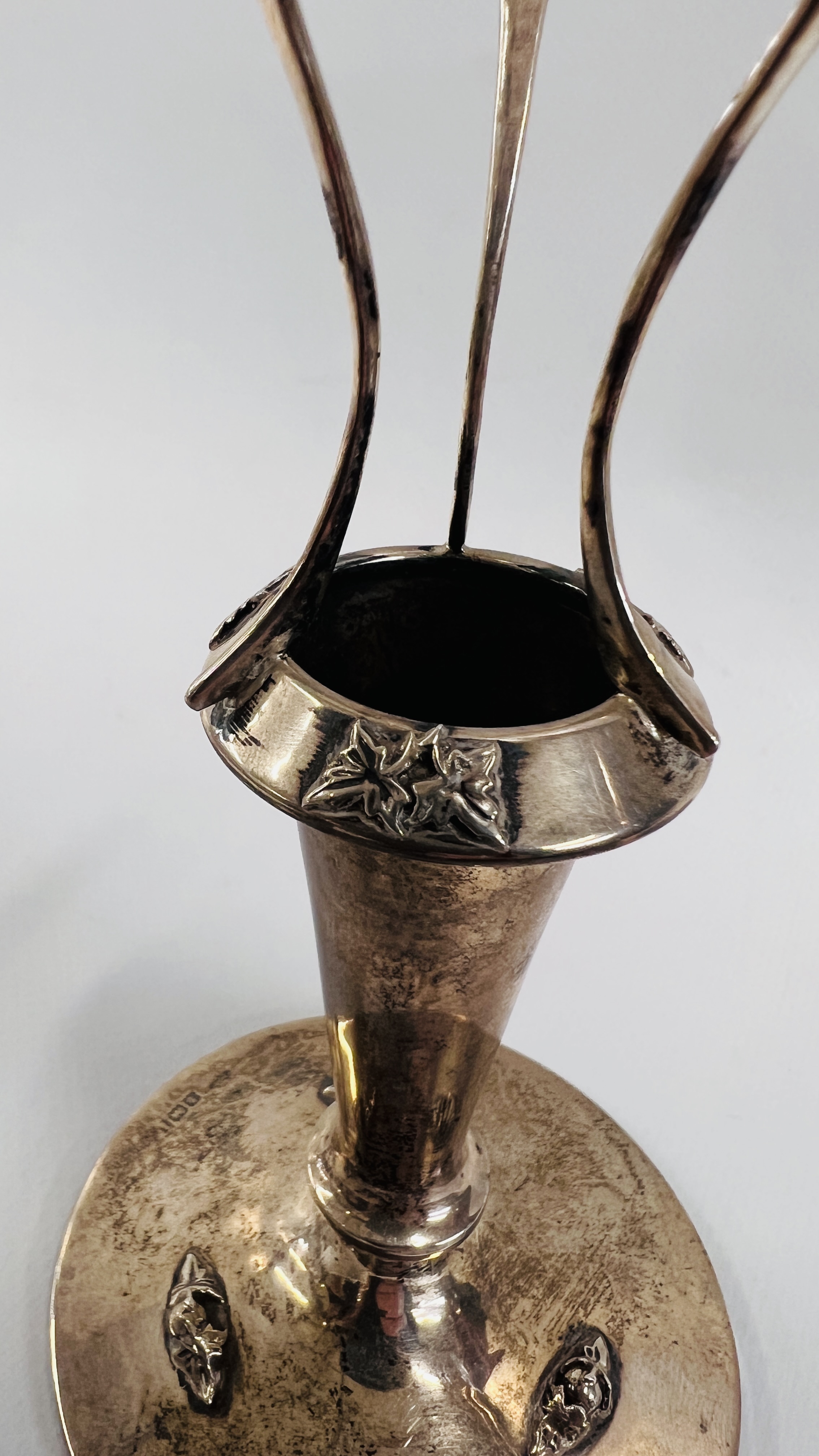 AN ANTIQUE SILVER HAT PIN STAND WITH APPLIED DECORATION, BIRMINGHAM ASSAY, RUBBED MAKERS MARK. H 16. - Image 2 of 7