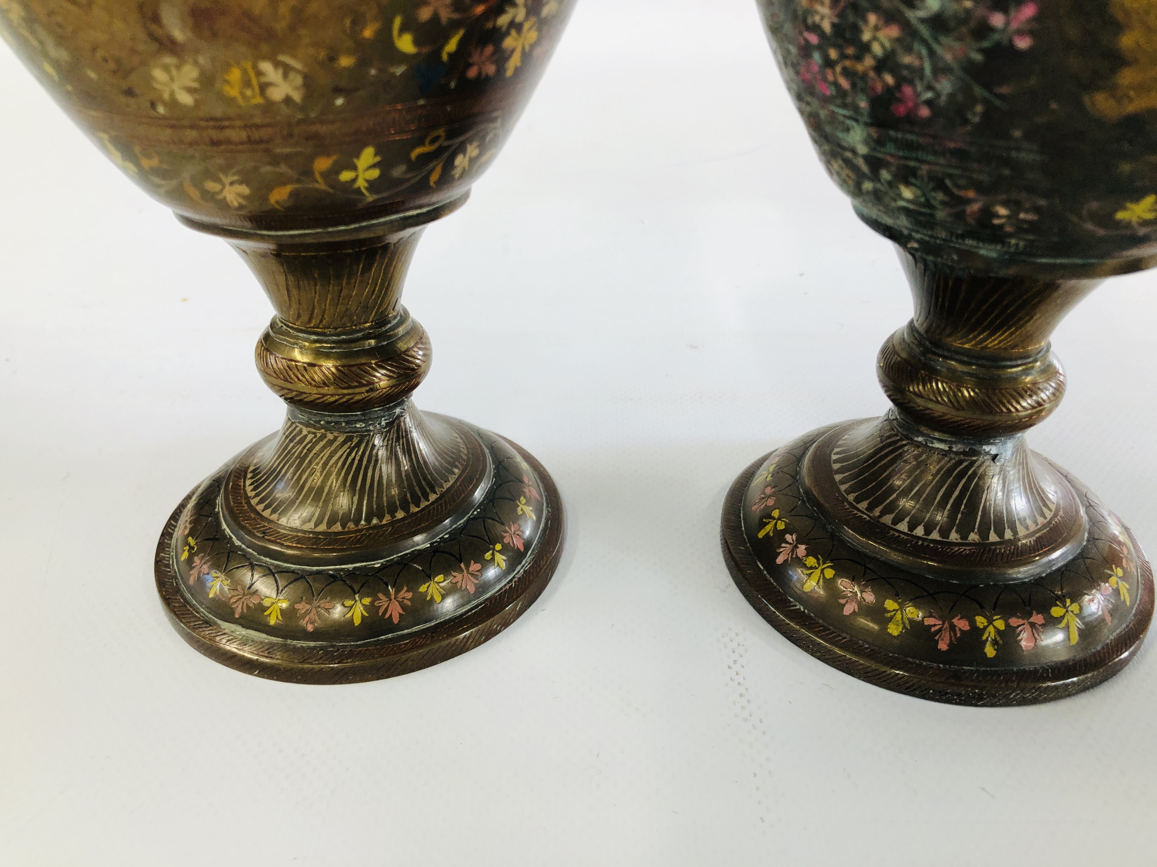 A PAIR OF BRASS VASES WITH CHASED PEACOCK AND HAND PAINTED DECORATION ALONG WITH A SMALLER VASE OF - Image 7 of 8