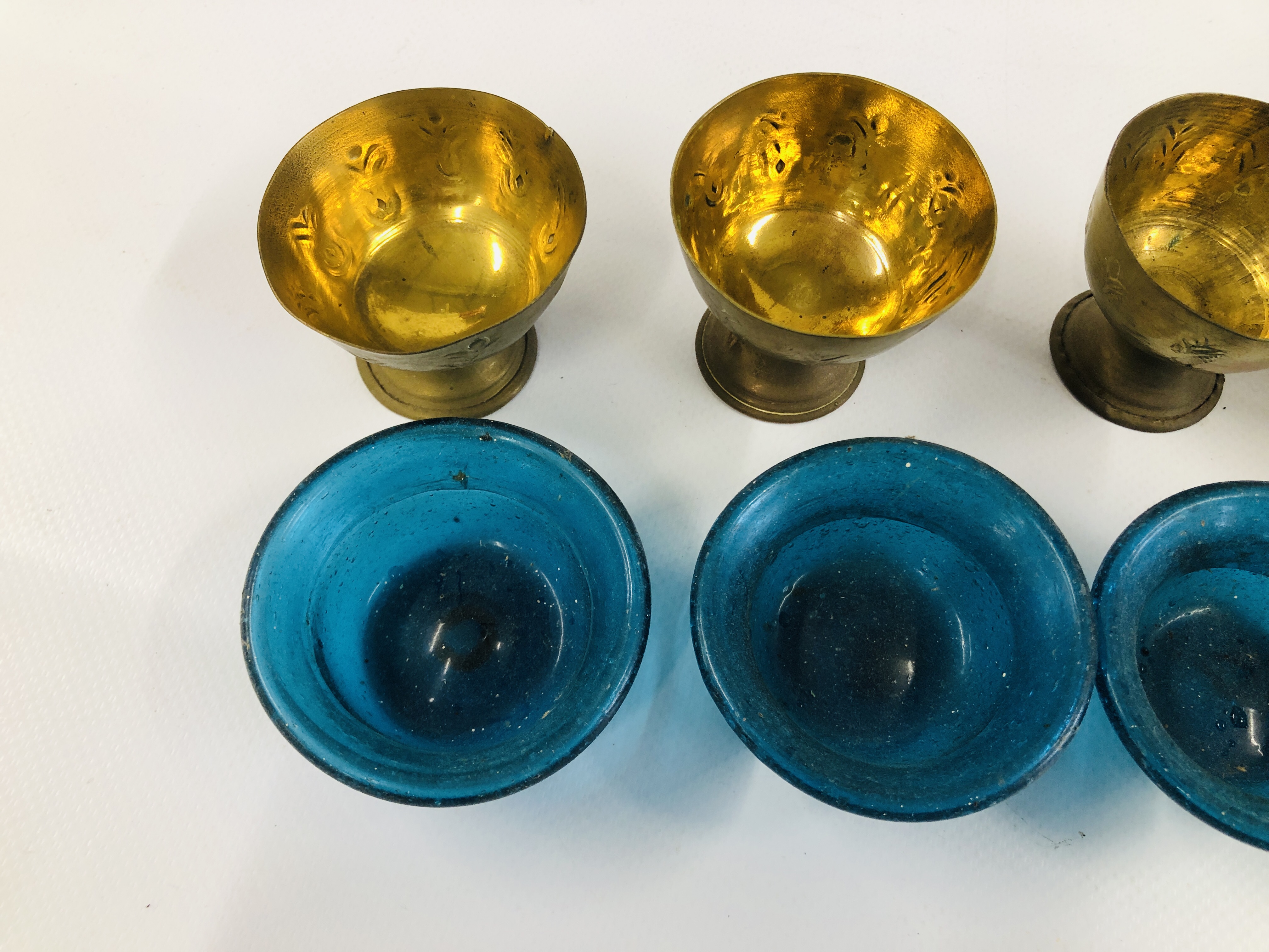 A SET OF SIX MIDDLE EASTERN BRASS GOBLET VESSELS WITH BLUE GLASS LINERS. - Image 8 of 11