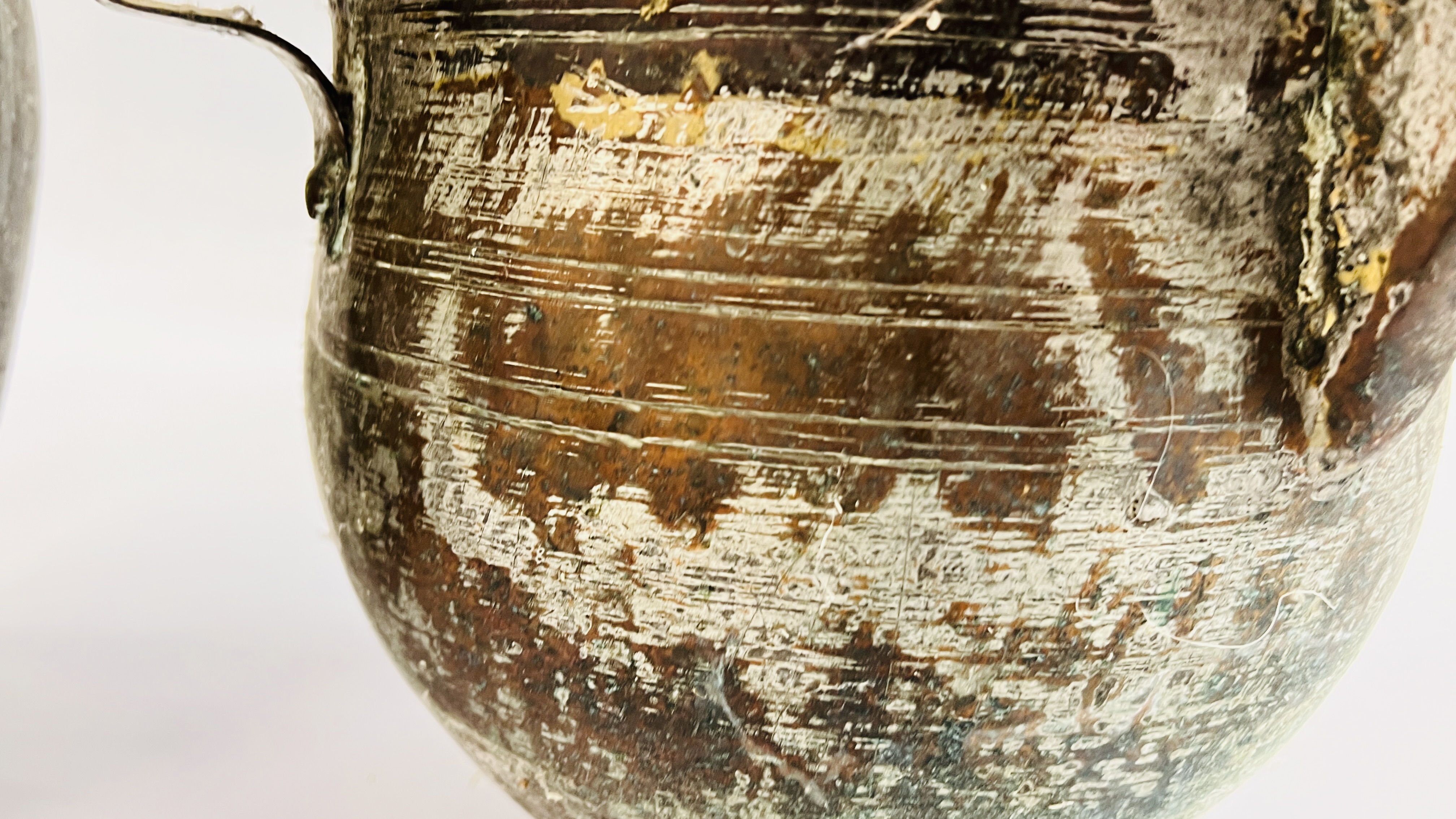 A LARGE MIDDLE EASTERN METAL WARE TWO HANDLED VESSEL H 39CM ALONG WITH A FURTHER EXAMPLE HAVING A - Image 5 of 9