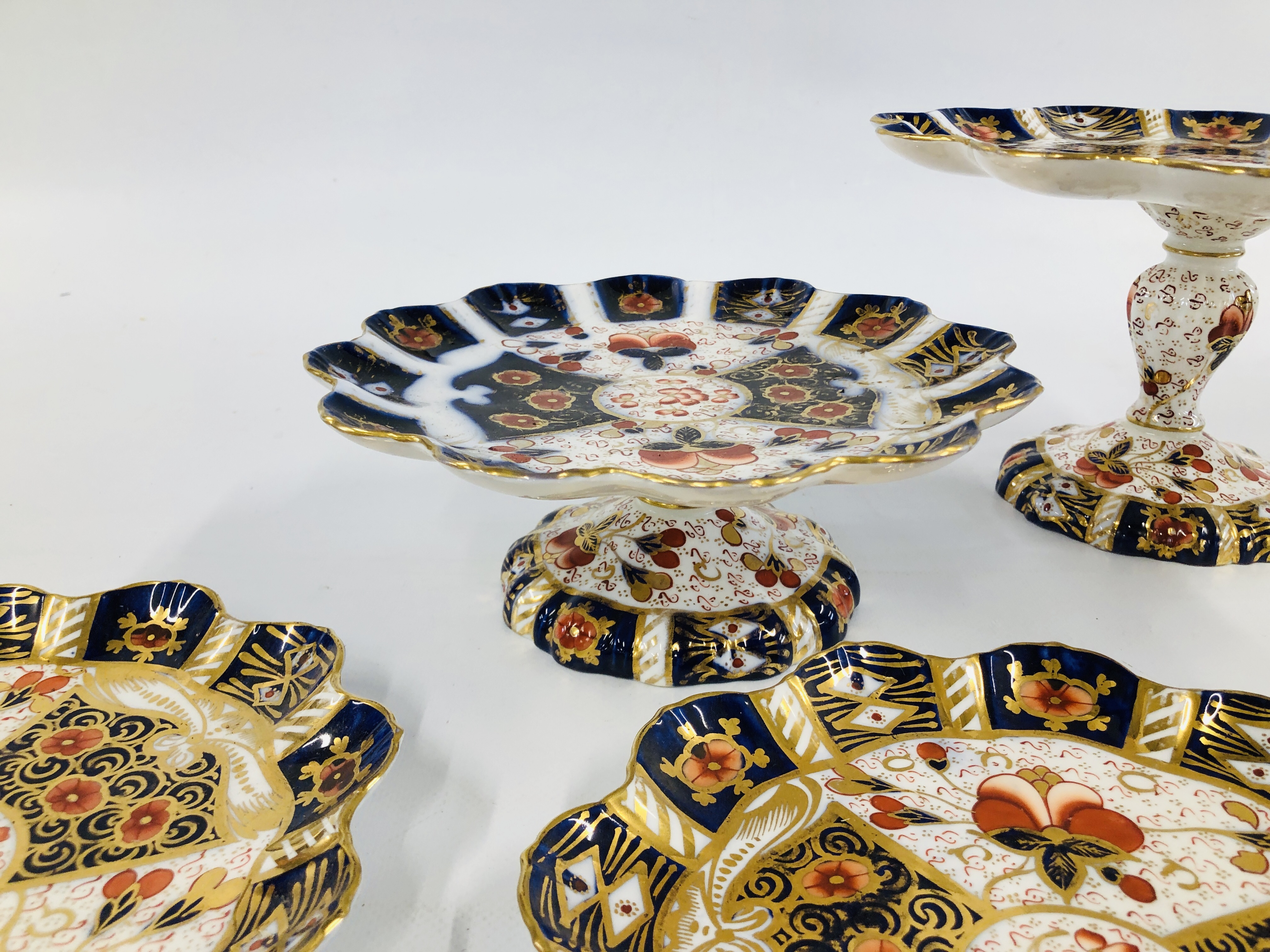 POINTON'S DESERT WARES DECORATED IN THE IMARI PALETTE TO CONSIST OF TWO GRADUATED TAZA'S, - Image 5 of 11