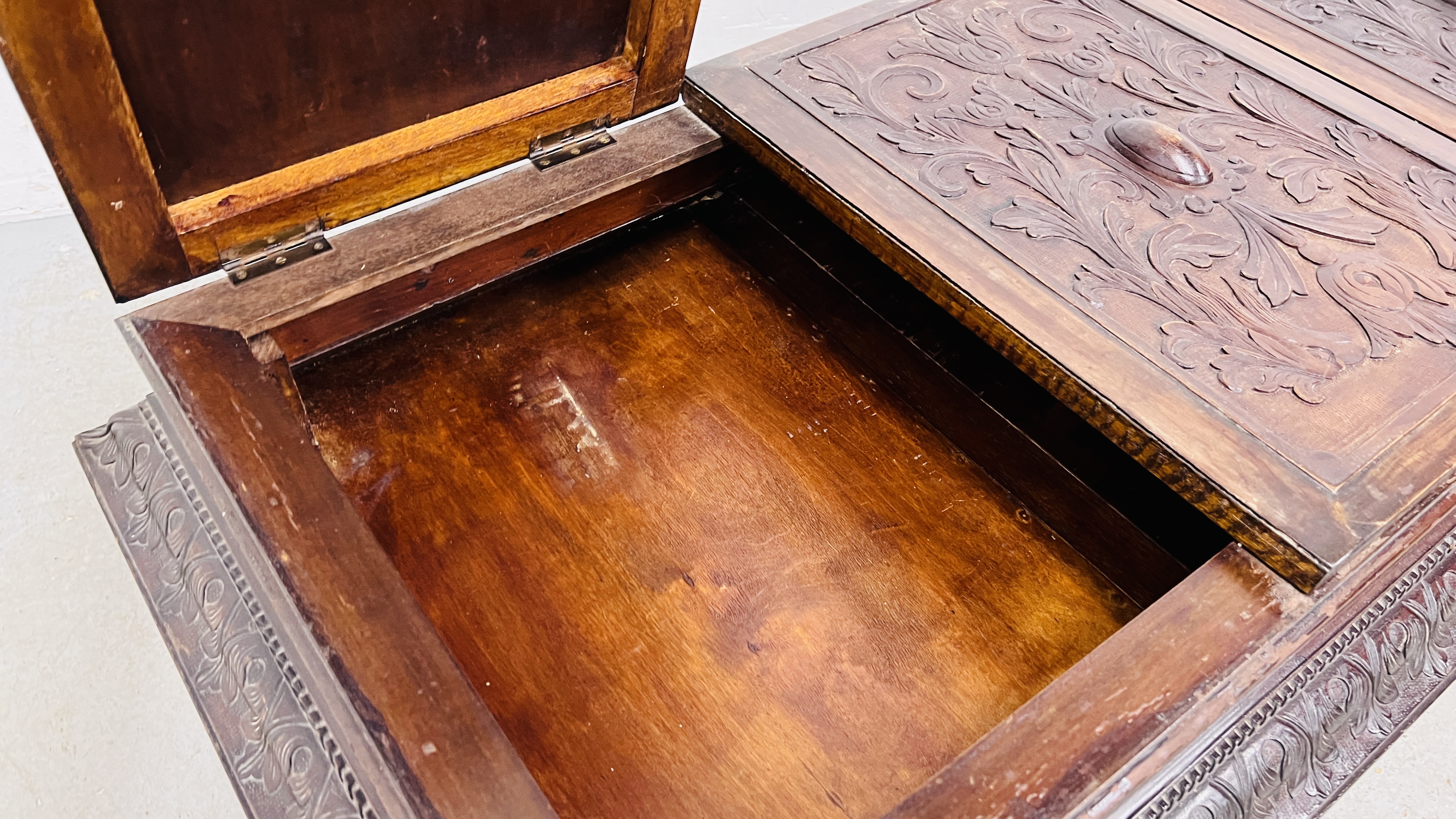 A CARVED VINTAGE THREE PANELLED TOP LOW CHEST, W 135CM, D 66CM, H 42CM WITH EACH LID BEING 40. - Image 10 of 13