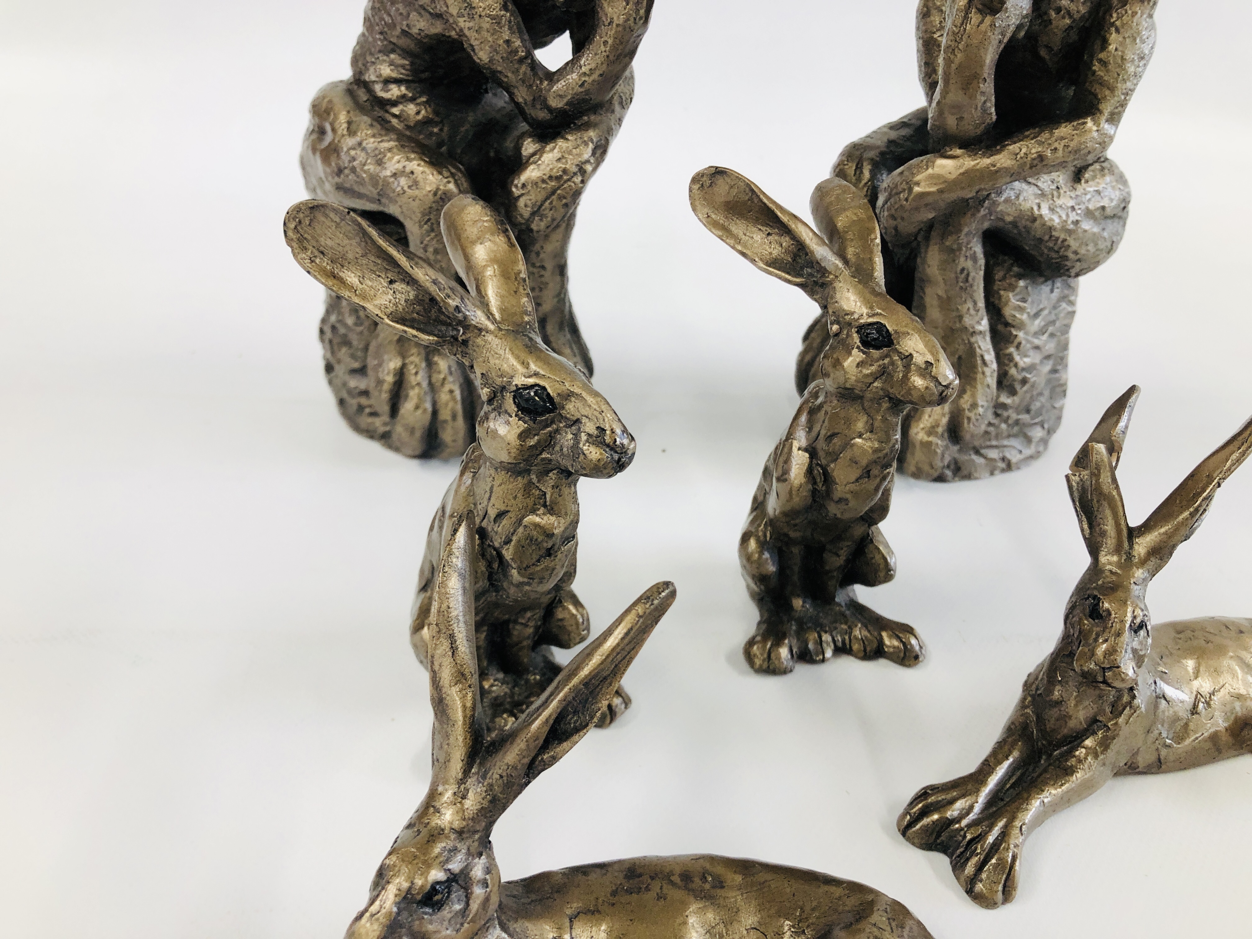 THREE PAIRS OF COMPOSITE HARE SCULPTURES BY "FRITH SCULPTURE" TO INCLUDE HARVEY HARE AND THE - Image 4 of 8