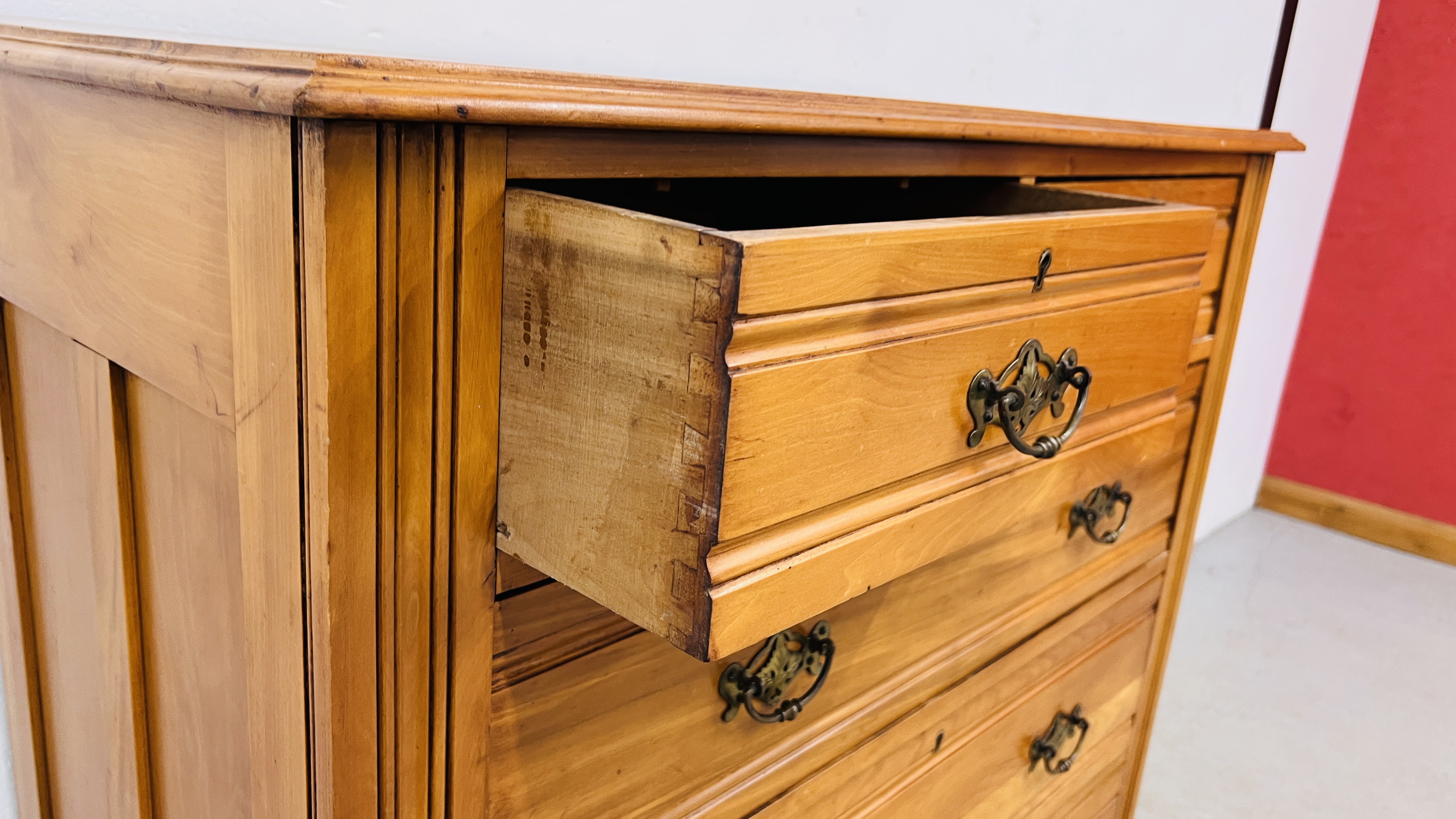 A SATINWOOD 2 OVER 3 DRAWER CHEST W 103CM X D 48CM X H 102CM. - Image 8 of 9