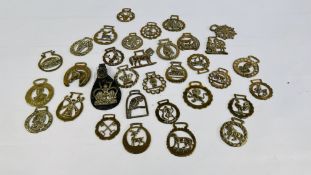 A COLLECTION OF 33 VINTAGE HORSE BRASSES.