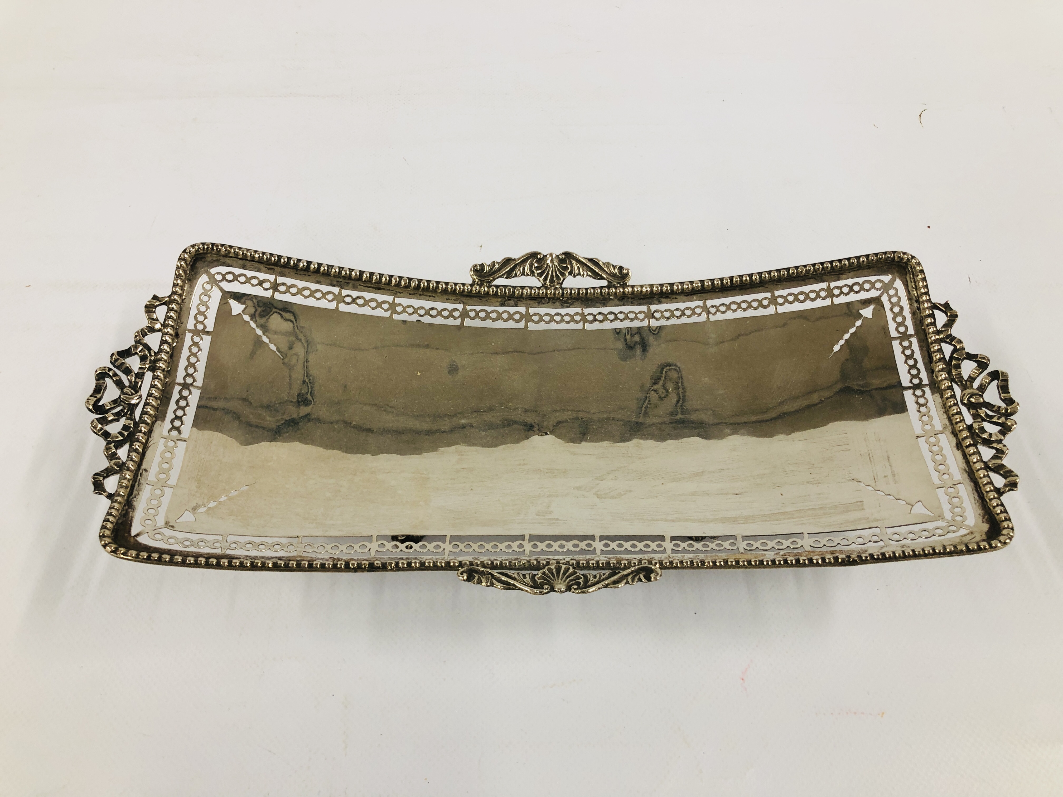 AN ELABORATE SILVER RECTANGULAR DISH, OPEN WORK DETAIL ON FOUR SPLAYED FEET, STAMPED 800, L 33CM, - Image 2 of 10