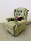 A MODERN GREEN UPHOLSTERED ELECTRIC RECLINER CHAIR - SOLD AS SEEN.