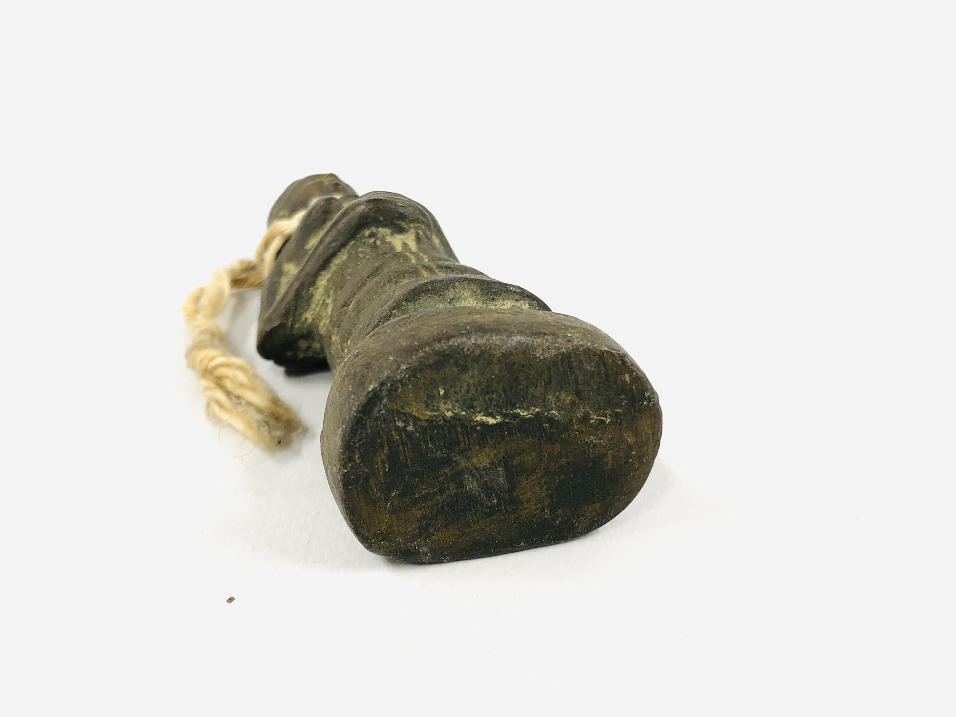 A MIDDLE EASTERN BRONZED FIGURED ARTIFACT. - Image 6 of 6