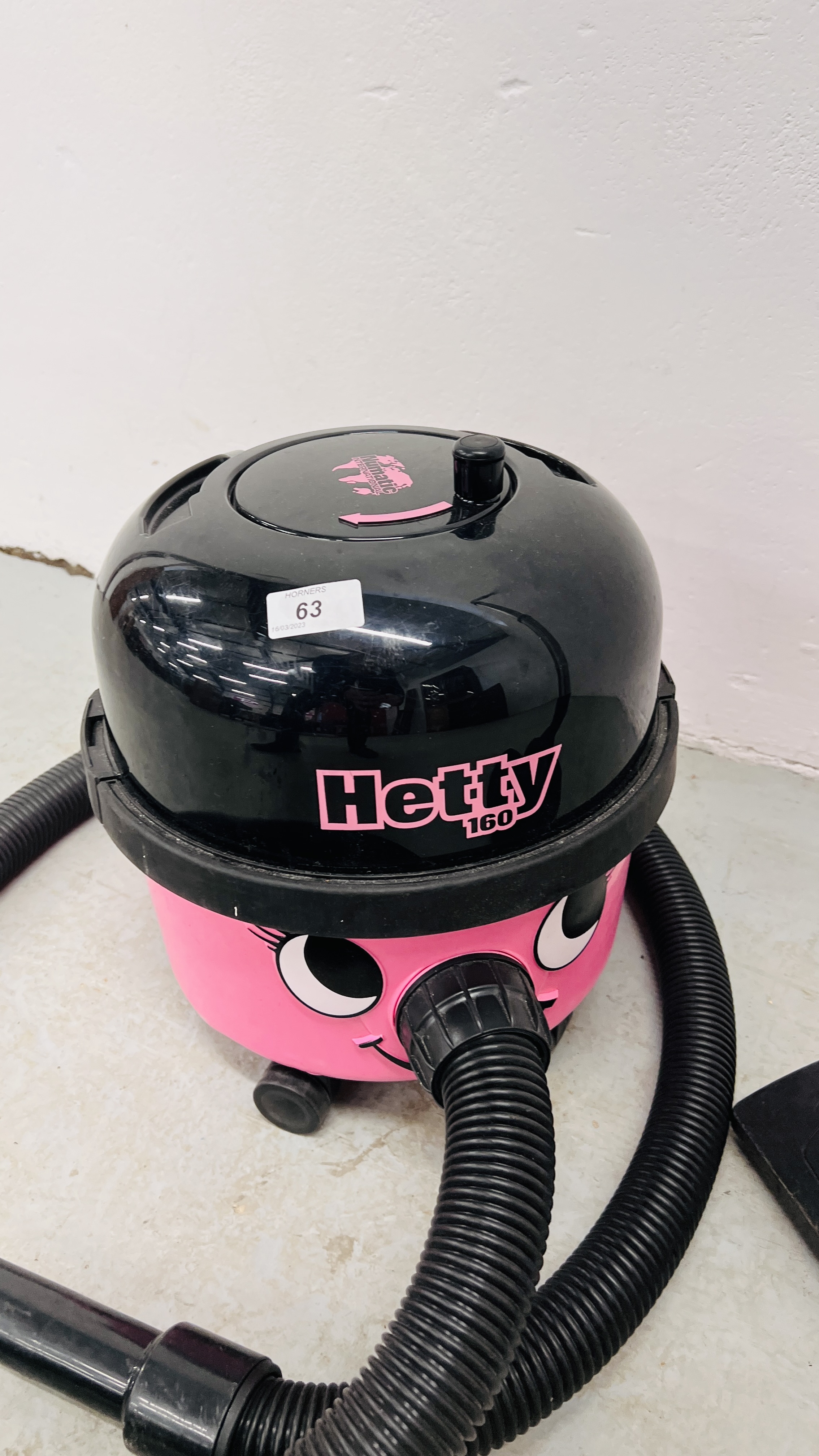 A NUMATIC HETTY 160 VACUUM CLEANER - SOLD AS SEEN - Image 2 of 4