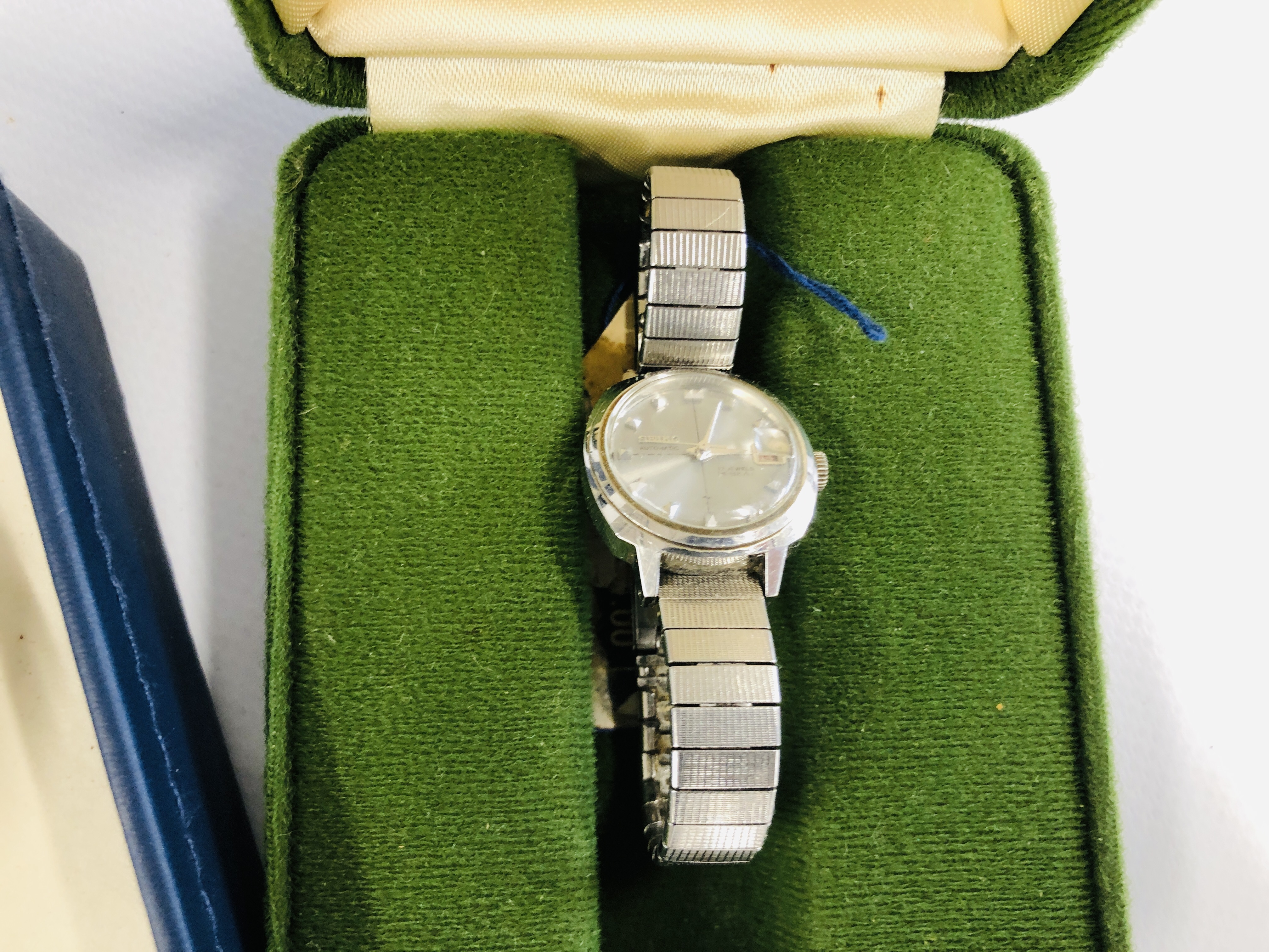 A BOXED LADIES CITIZEN ECODRIVE BRACELET WATCH, A LADIES SEIKO BRACELET WATCH WITH PRESENTATION BOX, - Image 7 of 8