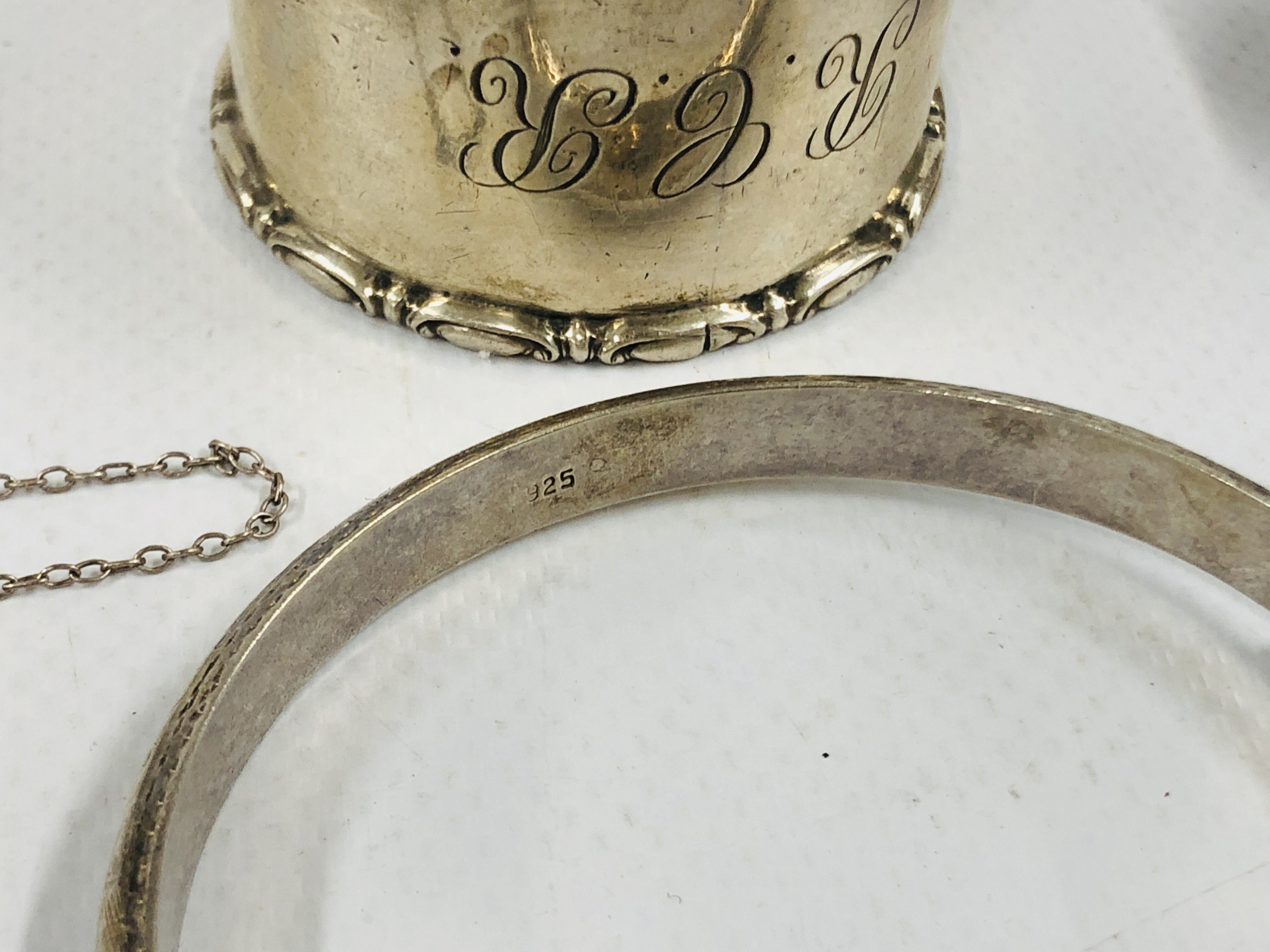 MIXED SILVER ITEMS TO INCLUDE CHARLES HORNER, BRACELET, THIMBLES, ETC. - Image 10 of 16