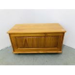 A MODERN HONEY PINE BLANKET BOX - W 86CM X D 41CM X H 46CM.