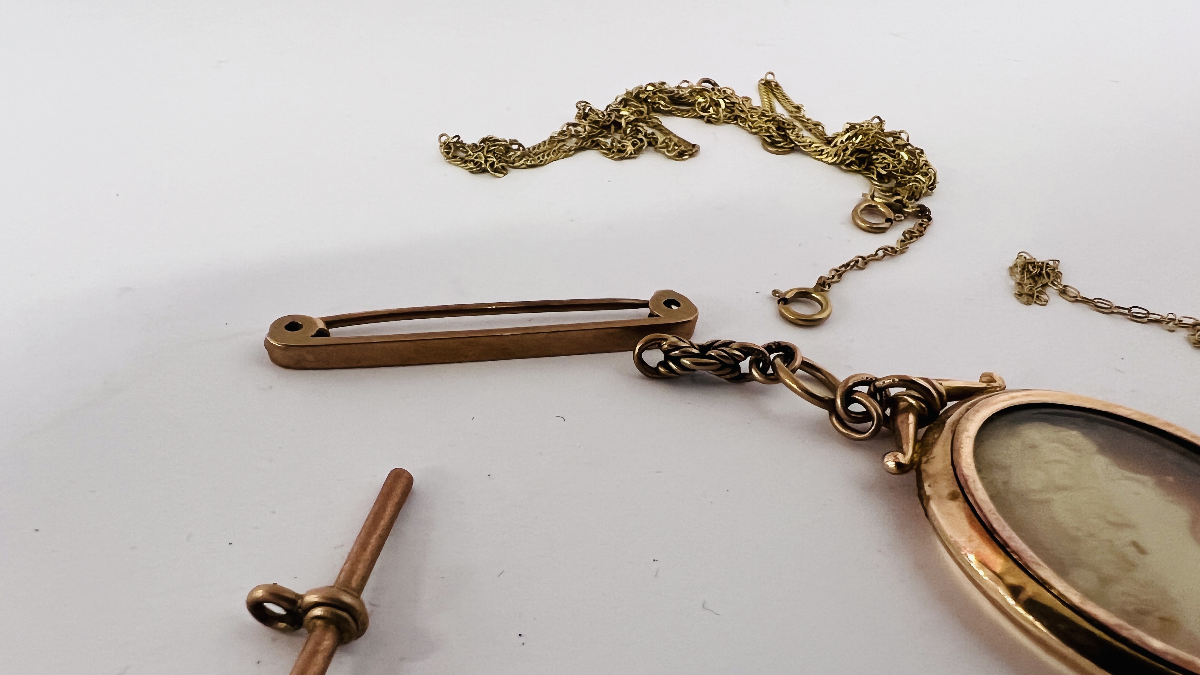 2 X FINE 9CT GOLD CHAINS, - Image 3 of 8