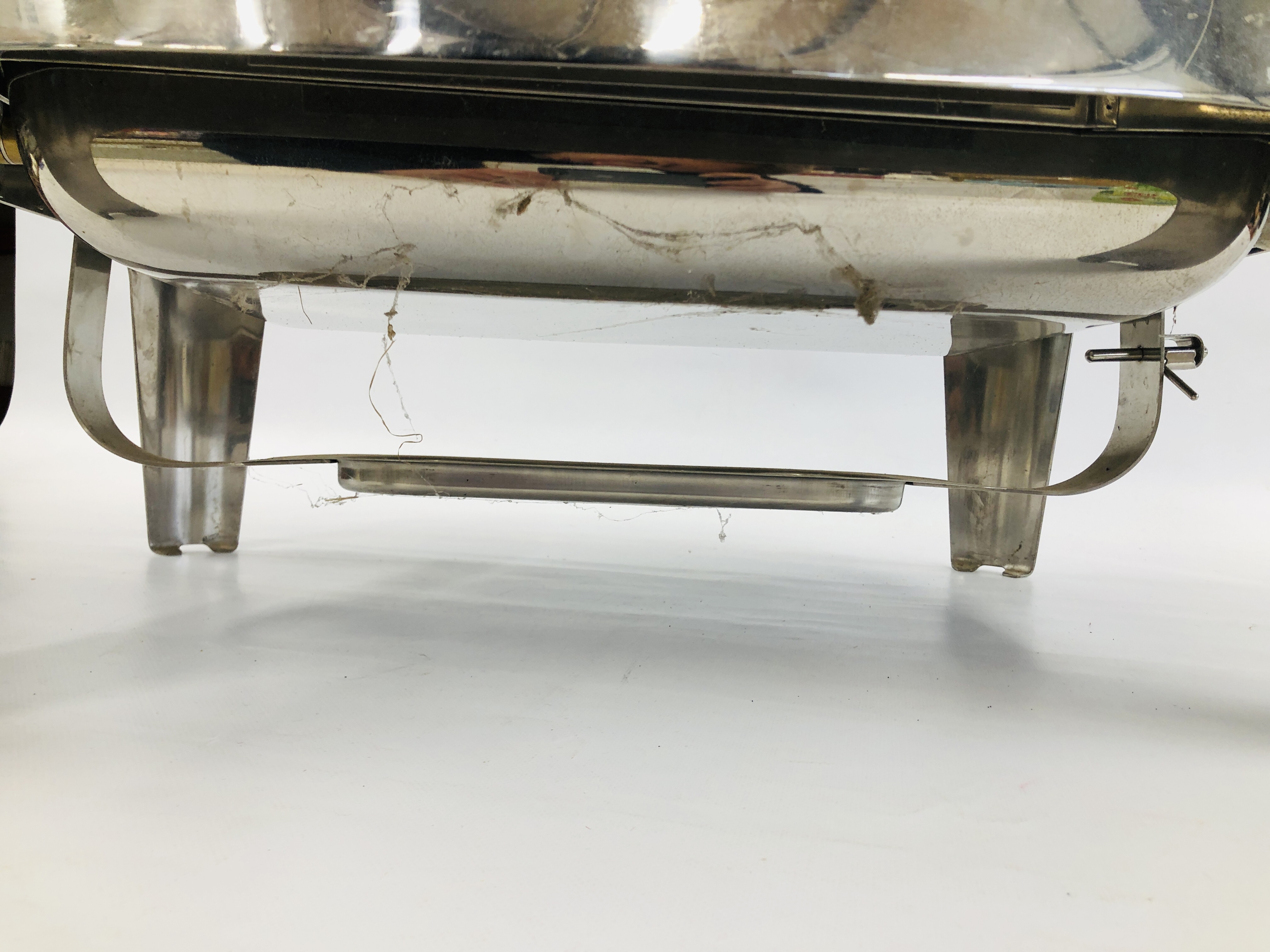 A STAINLESS STEEL CHAFING DISH WITH BURNERS. - Image 4 of 4