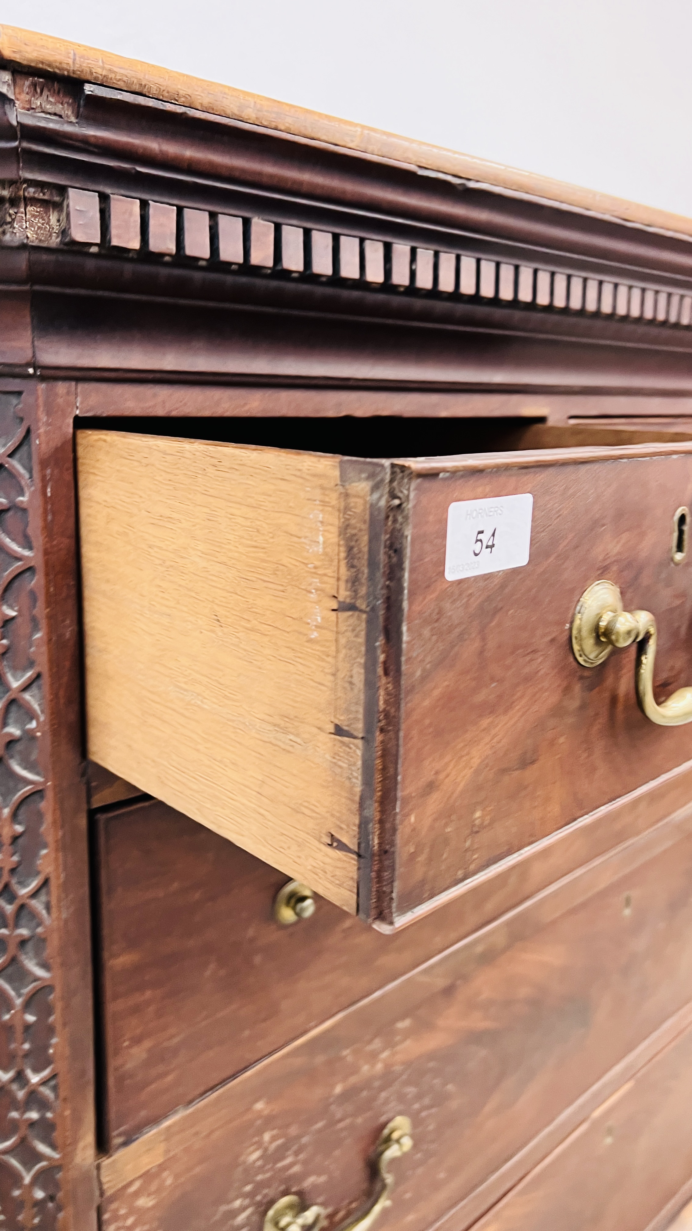 AN ANTIQUE MAHOGANY THREE OVER THREE DRAWER CHEST ON SPLAYED LEG, - Image 13 of 15