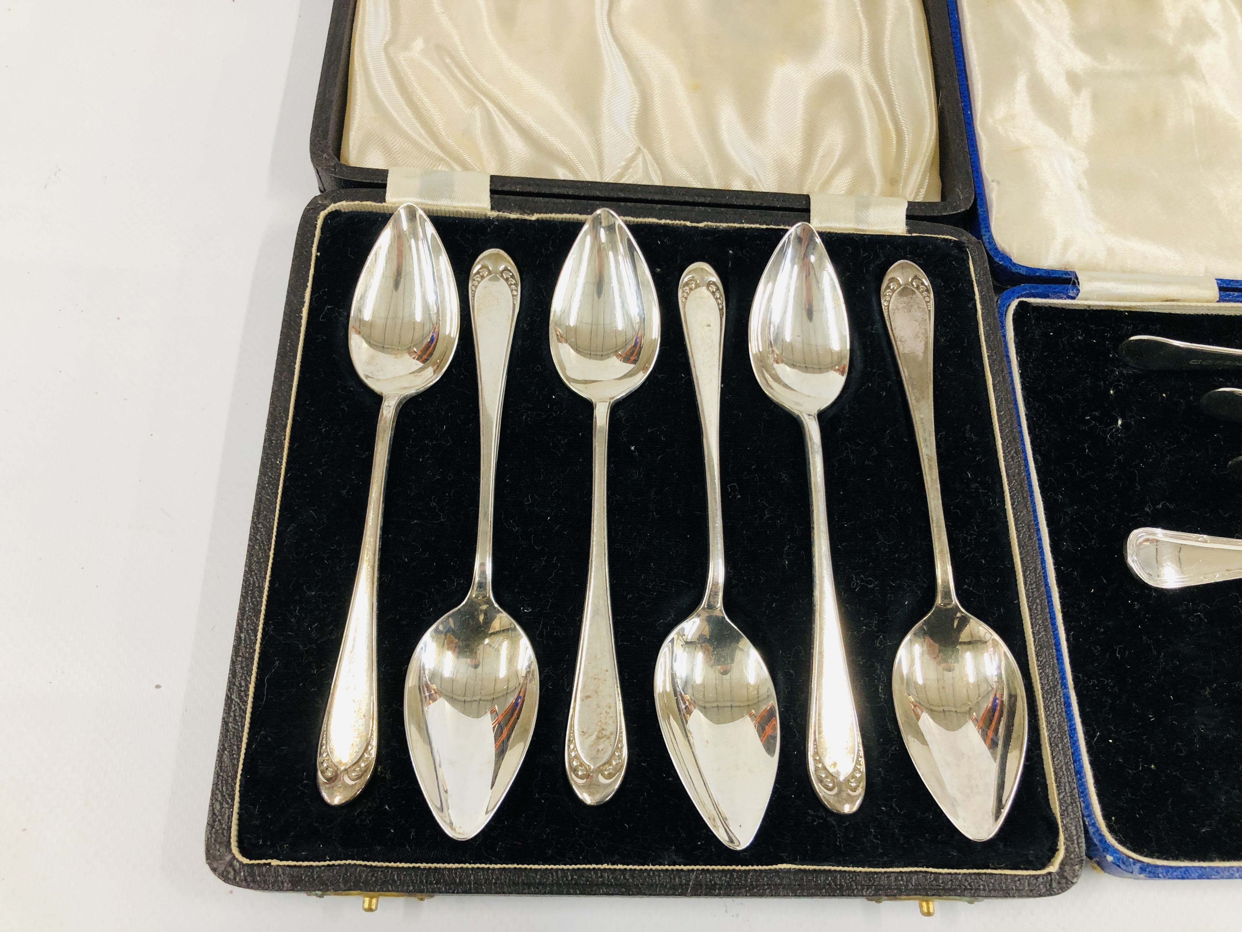 A CASED SET OF SIX GRAPEFRUIT SPOONS, CASED SET OF SIX CAKE FORKS AND SERVER, - Image 2 of 7