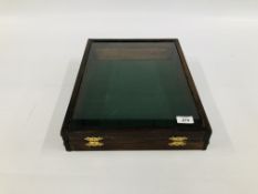 TABLE TOP DISPLAY CABINET 18" X 13" X 3"