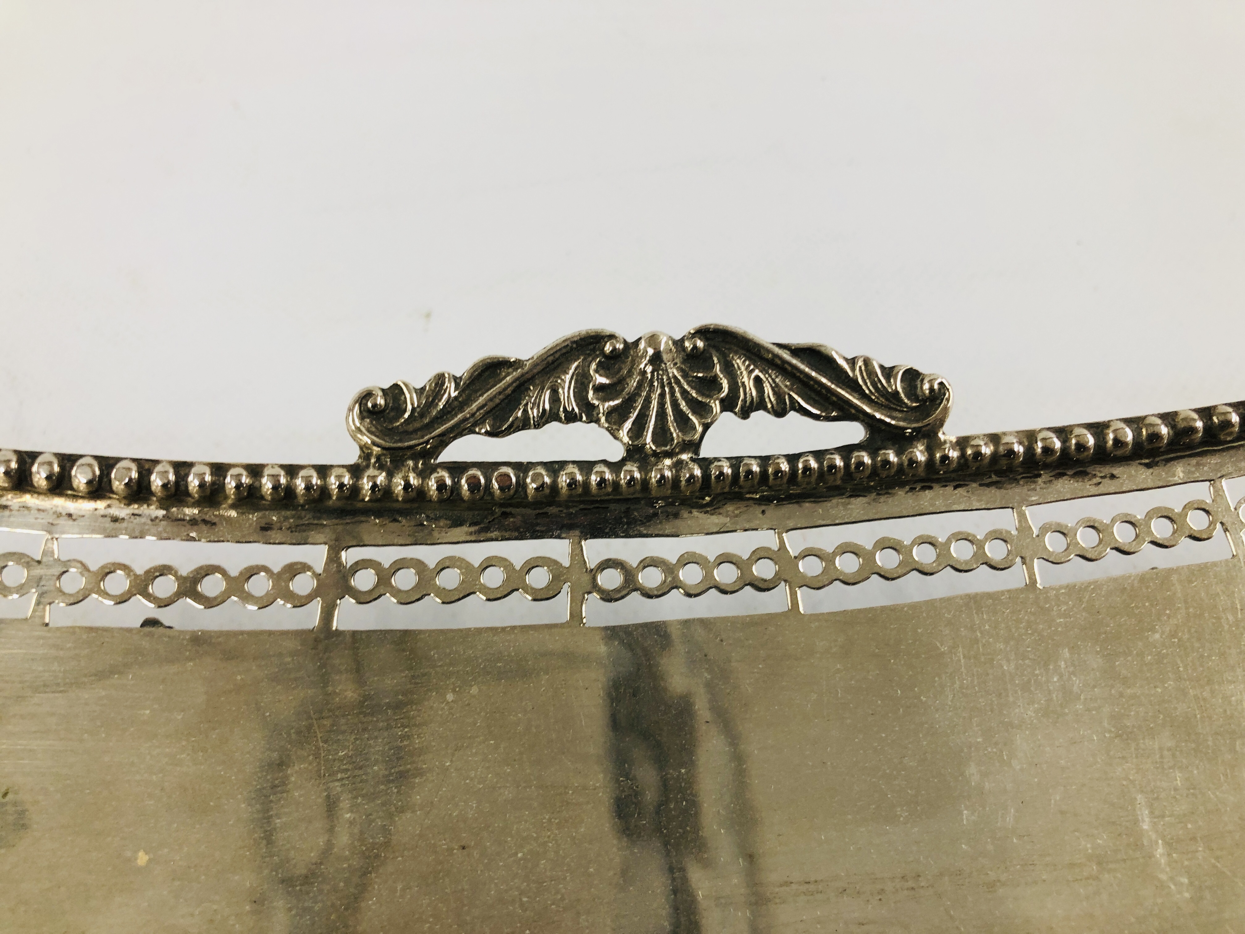 AN ELABORATE SILVER RECTANGULAR DISH, OPEN WORK DETAIL ON FOUR SPLAYED FEET, STAMPED 800, L 33CM, - Image 3 of 10