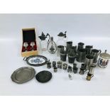 BOX OF ASSORTED PEWTER TO INCLUDE VINTAGE TANKARDS AND MEASURES,