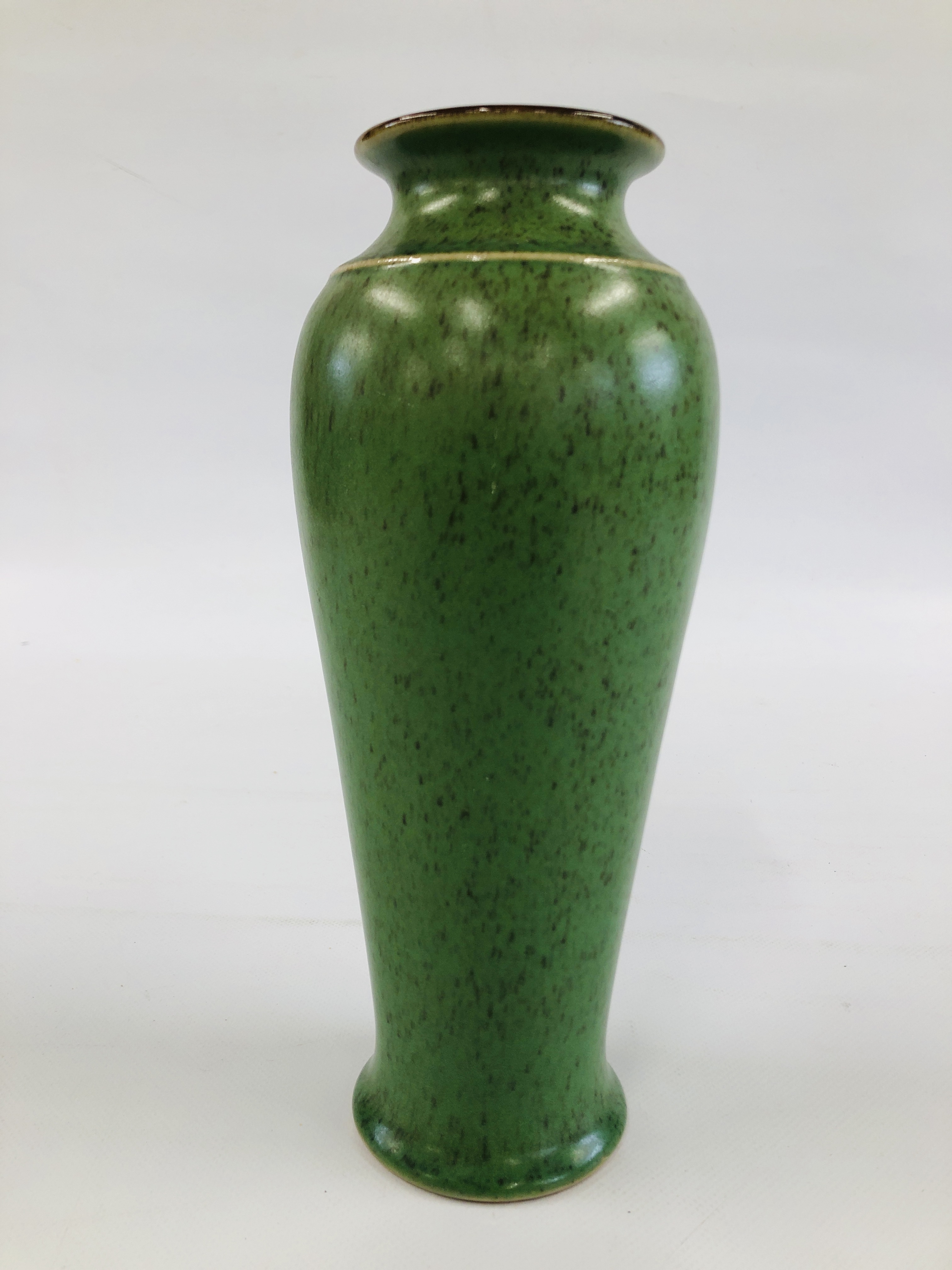 A GREEN GLAZED ROYAL DOULTON VASE SIGNED BY ARTIST INITIALS NUMBER 5523 HEIGHT 26CM. - Image 5 of 6