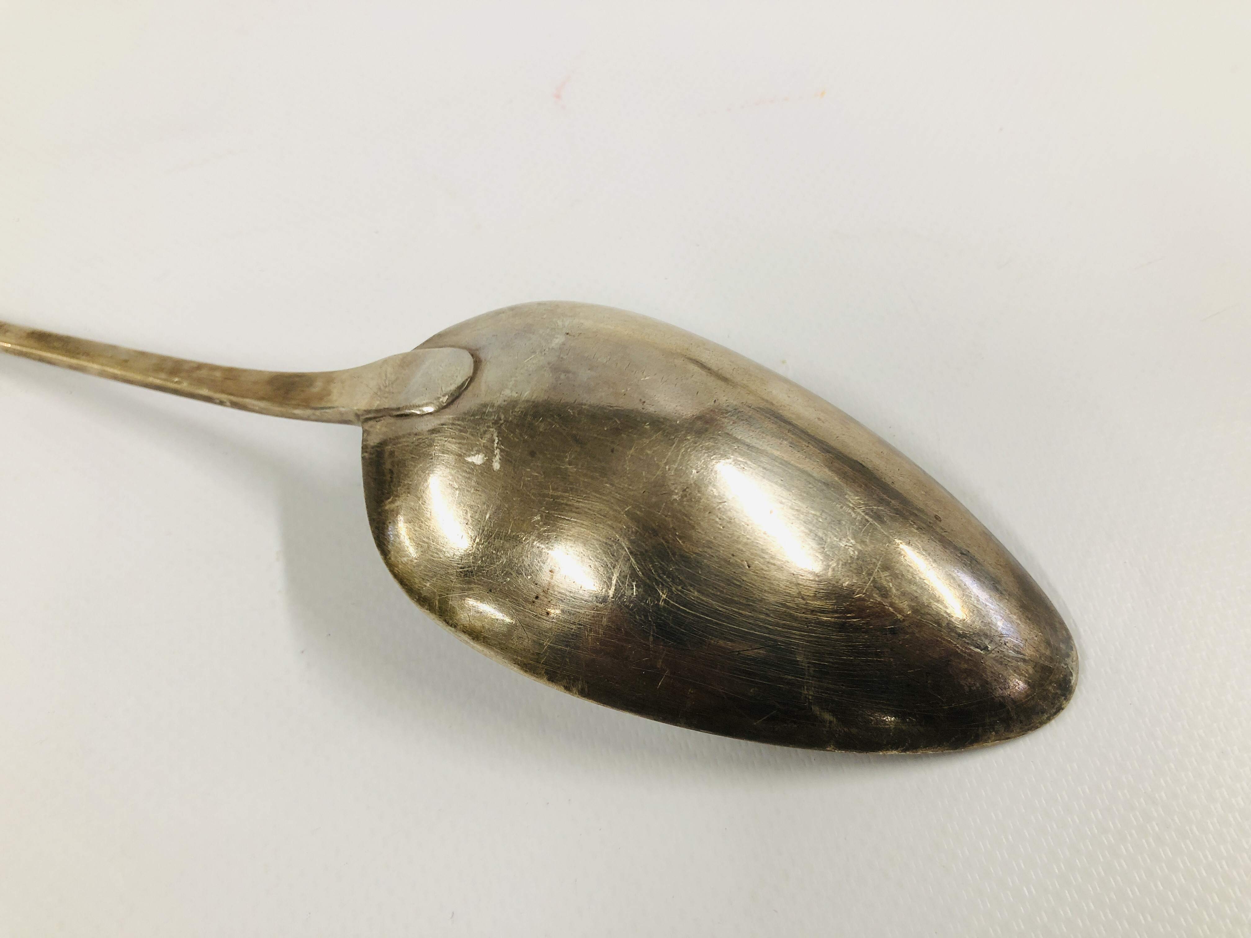 AN ANTIQUE SILVER SERVING SPOON, LONDON ASSAY MAKERS MARK I.L, LENGTH 30.5CM. - Image 8 of 10