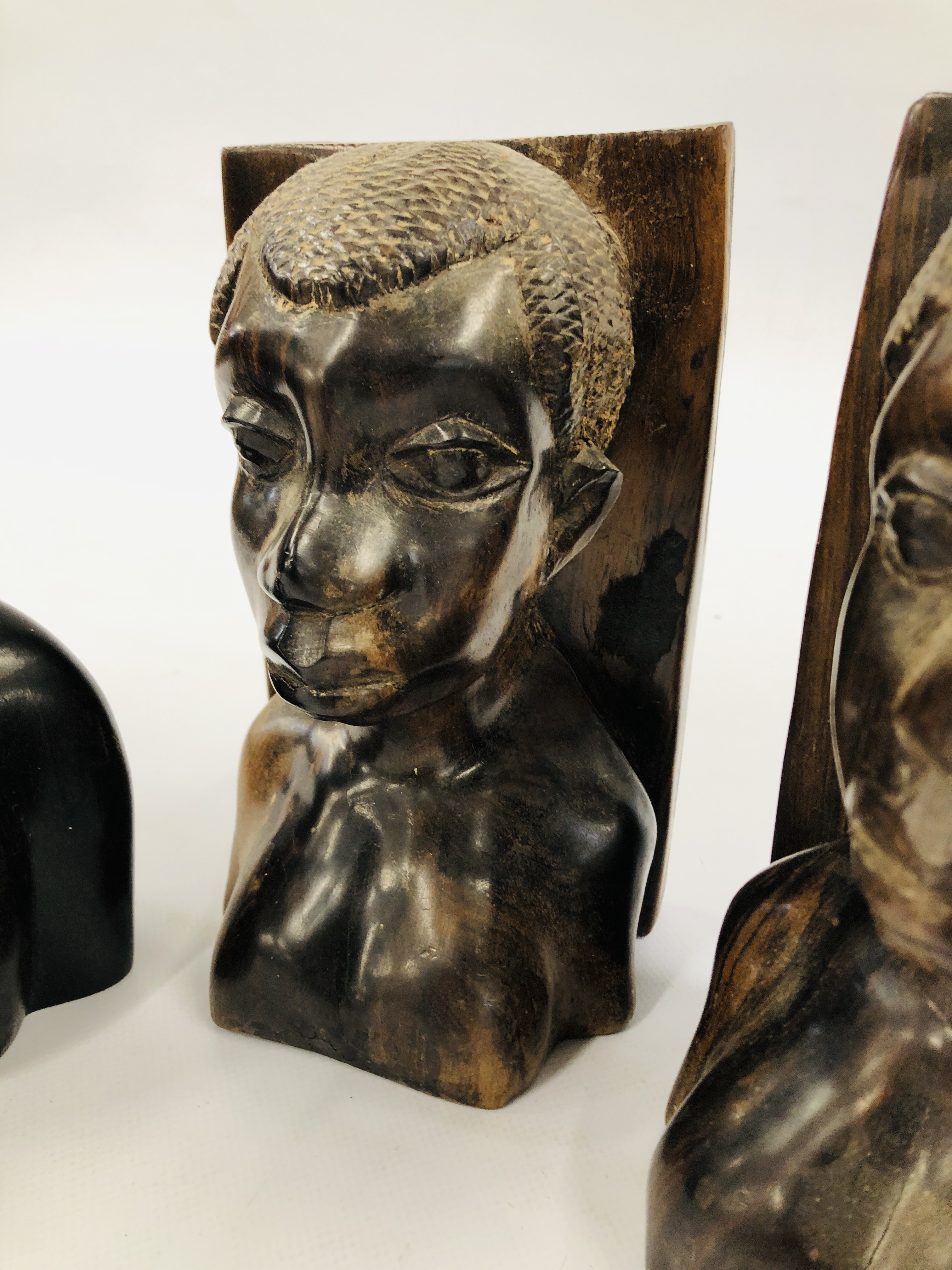 A PAIR OF AFRICAN CARVED HARDWOOD FLATBACK BOOKENDS HEIGHT 20CM. - Image 4 of 5