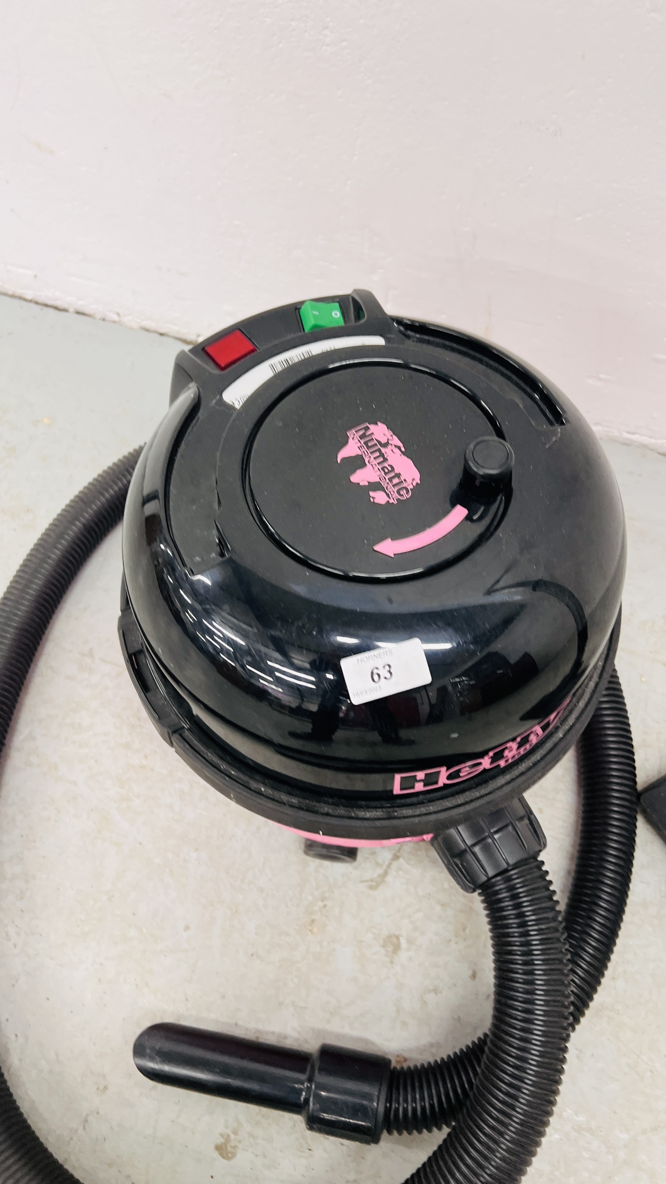 A NUMATIC HETTY 160 VACUUM CLEANER - SOLD AS SEEN - Image 3 of 4