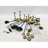 BOX OF ASSORTED VINTAGE BRASS WARE TO INCLUDE HORSE BRASSES, CANDLESTICKS, CANDLE SNUFFERS, CYMBALS,