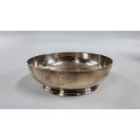 A SILVER DISH, DIAMETER 12.5CM., LONDON ASSAY, MAKER BARNARDS LTD.