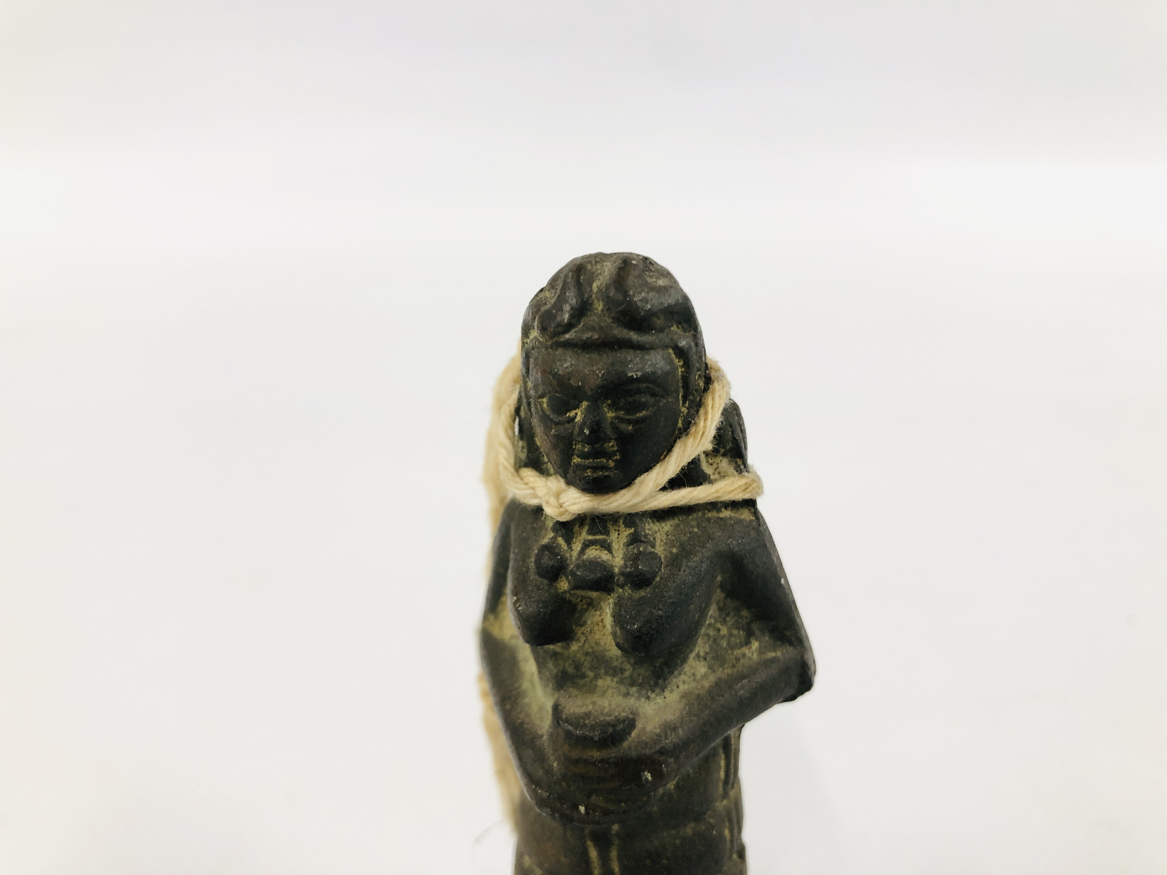 A MIDDLE EASTERN BRONZED FIGURED ARTIFACT. - Image 2 of 6