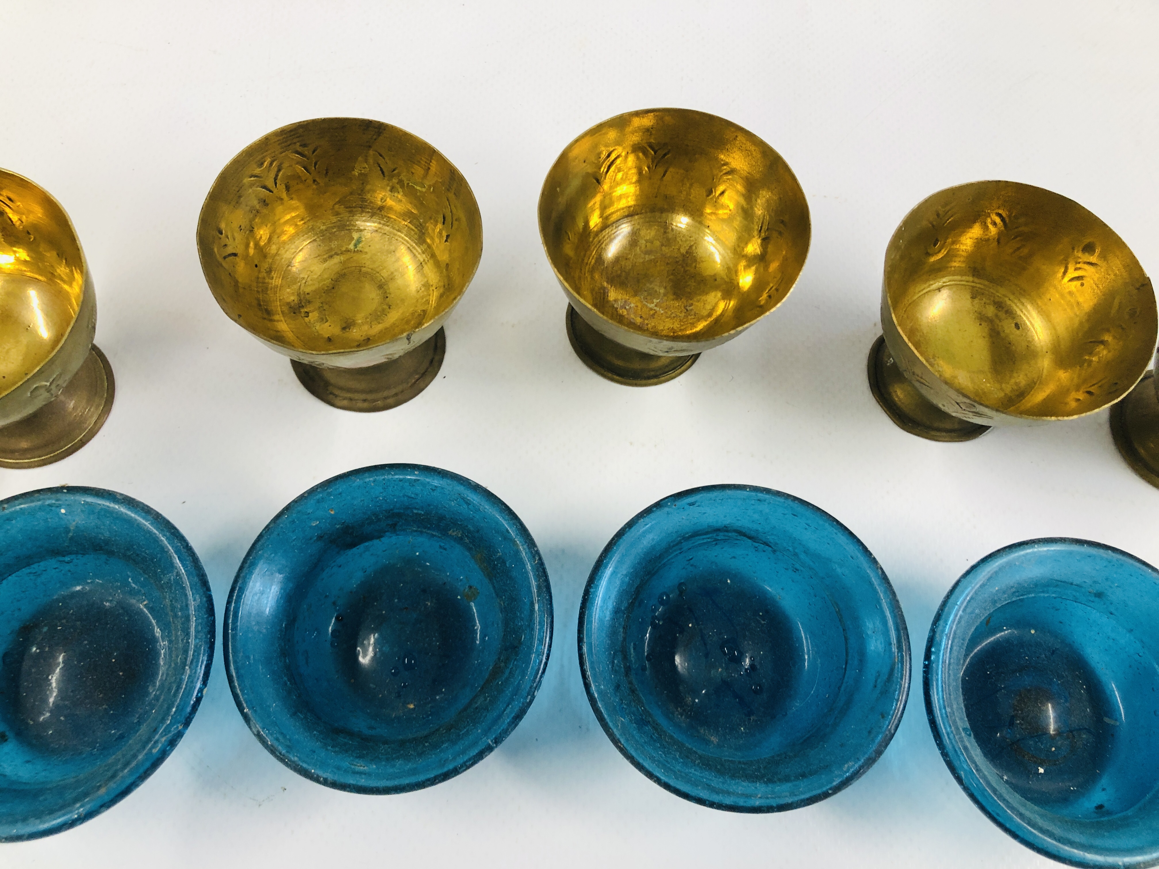 A SET OF SIX MIDDLE EASTERN BRASS GOBLET VESSELS WITH BLUE GLASS LINERS. - Image 9 of 11