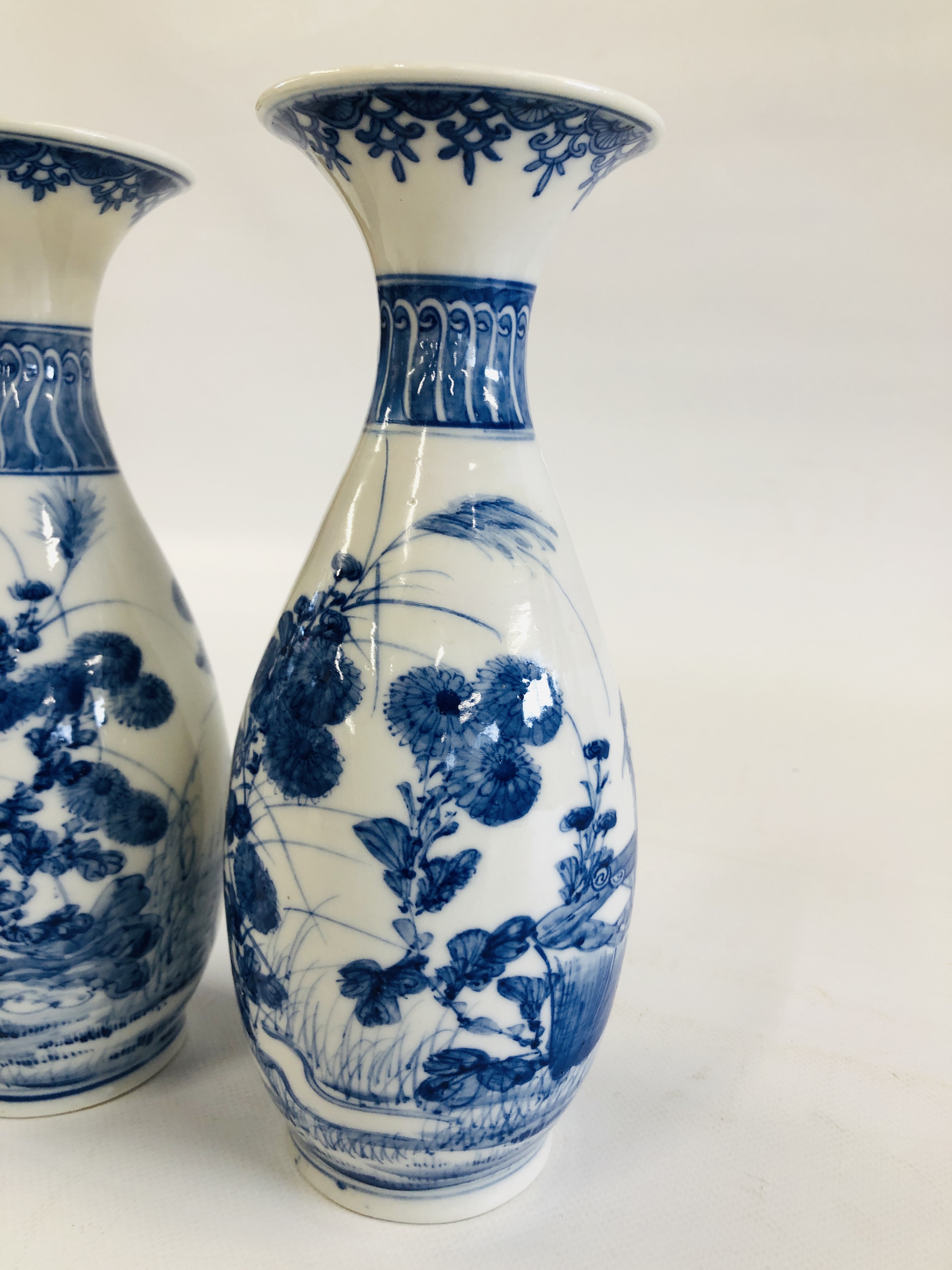 A PAIR OF DECORATIVE BLUE AND WHITE ORIENTAL VASES DEPICTING A PREGNANT WOMAN SEATED AMONGST THE - Image 3 of 13