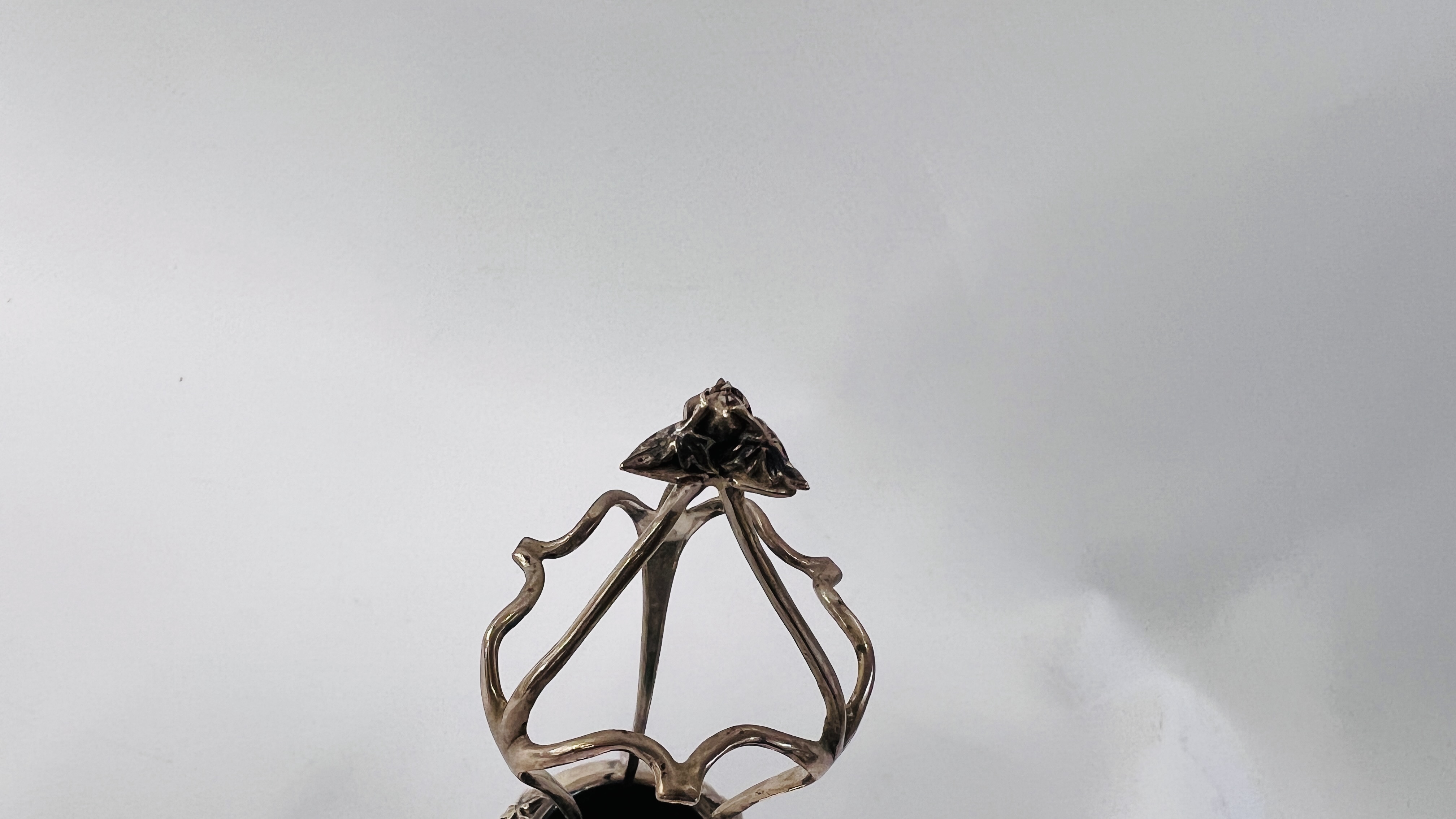 AN ANTIQUE SILVER HAT PIN STAND WITH APPLIED DECORATION, BIRMINGHAM ASSAY, RUBBED MAKERS MARK. H 16. - Image 5 of 7