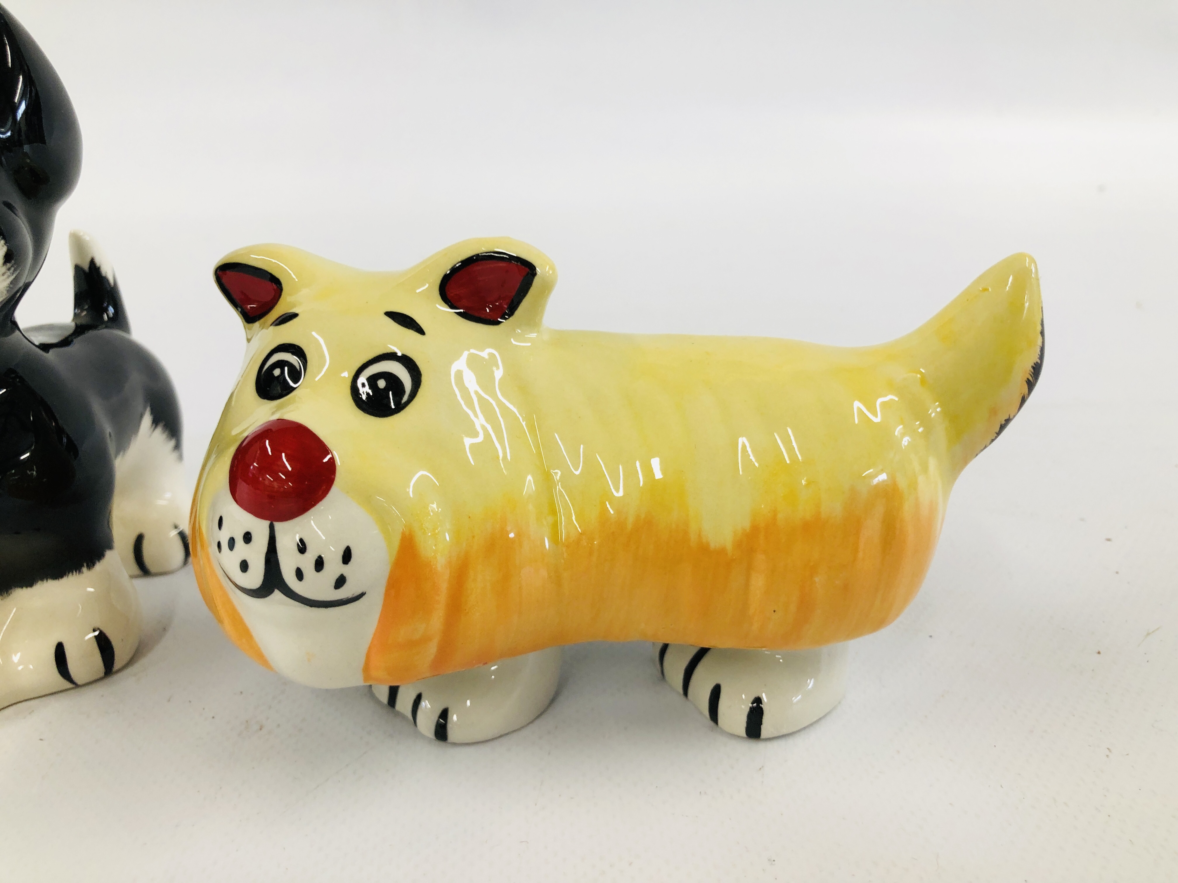 TWO LORNA BAILEY DOGS TO INCLUDE BENGO (H 12CM) AND DOOGLE HEIGHT (8CM). - Image 2 of 5