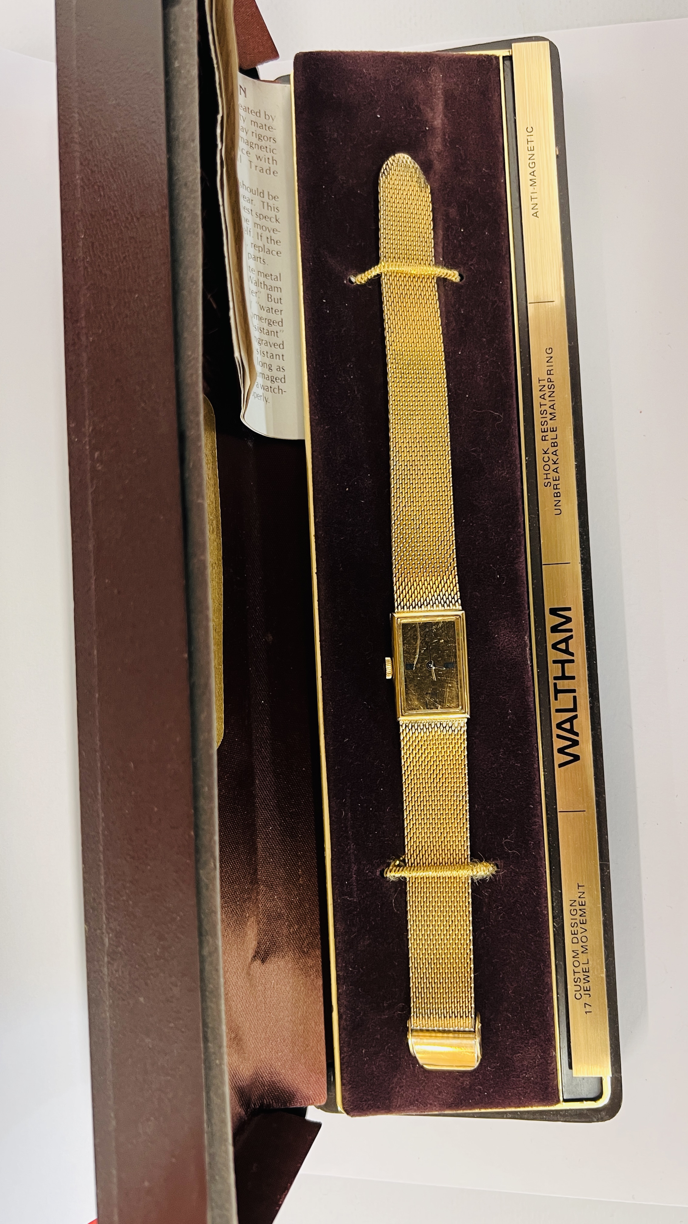A VINTAGE GENT'S WRIST WATCH MARKED "WALTHAM" IN ORIGINAL BOX WITH WATCH OWNERS GUIDE. - Image 6 of 6