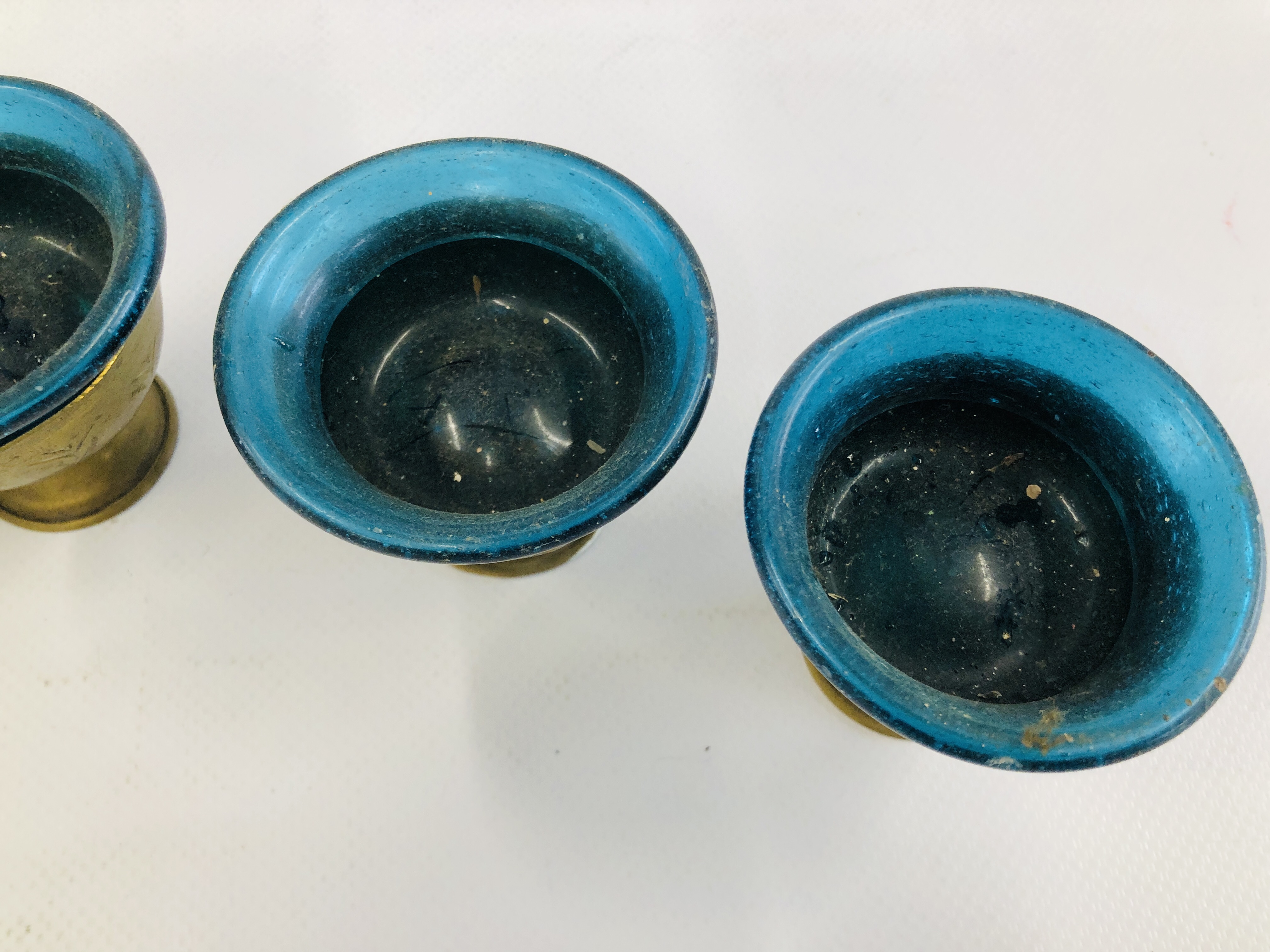 A SET OF SIX MIDDLE EASTERN BRASS GOBLET VESSELS WITH BLUE GLASS LINERS. - Image 5 of 11