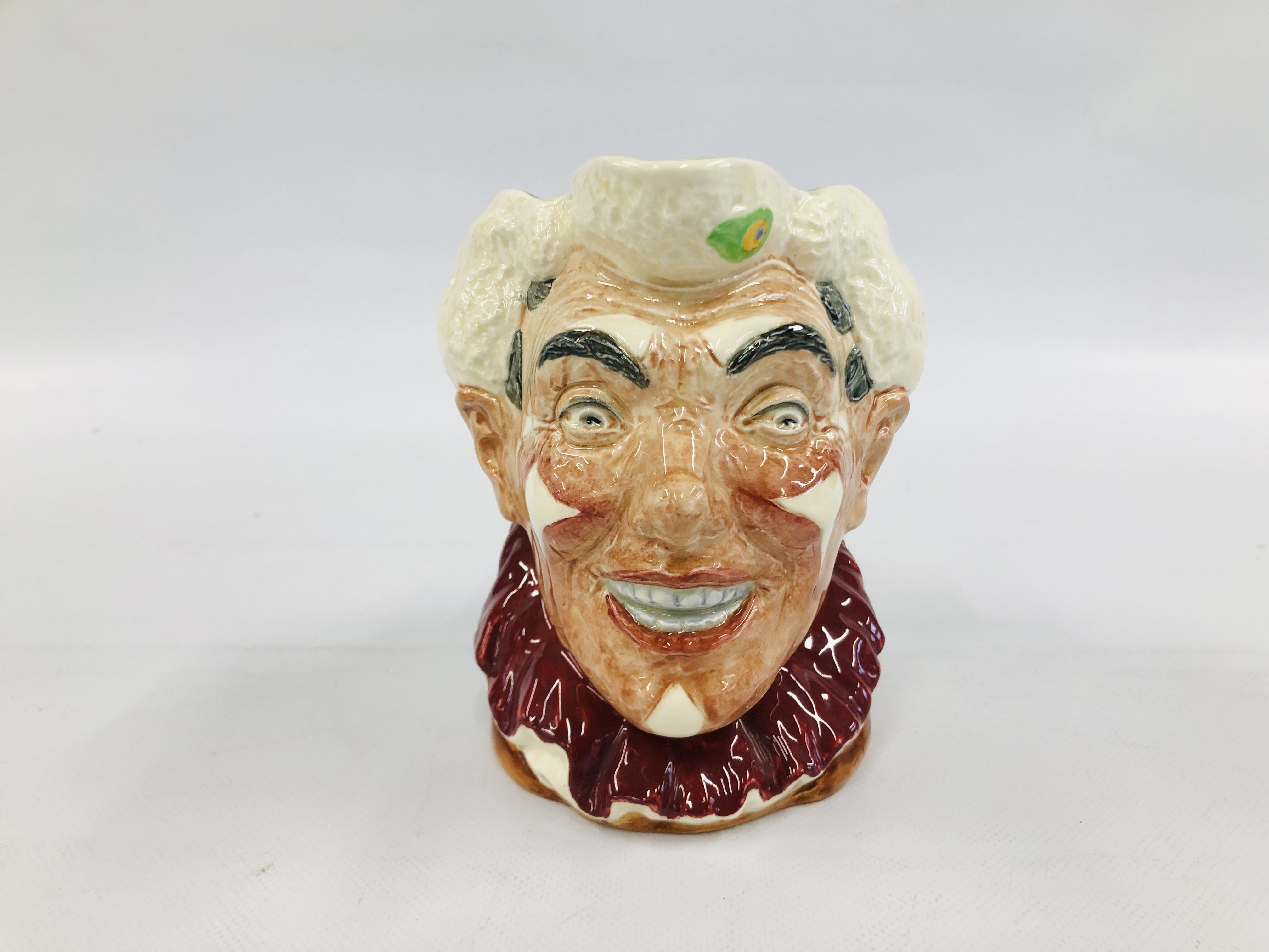 RARE ROYAL DOULTON CHARACTER JUG "THE CLOWN" Rd NO. 28163 Rd NO. 6207 Rd NO. 92/50 - H 16CM.