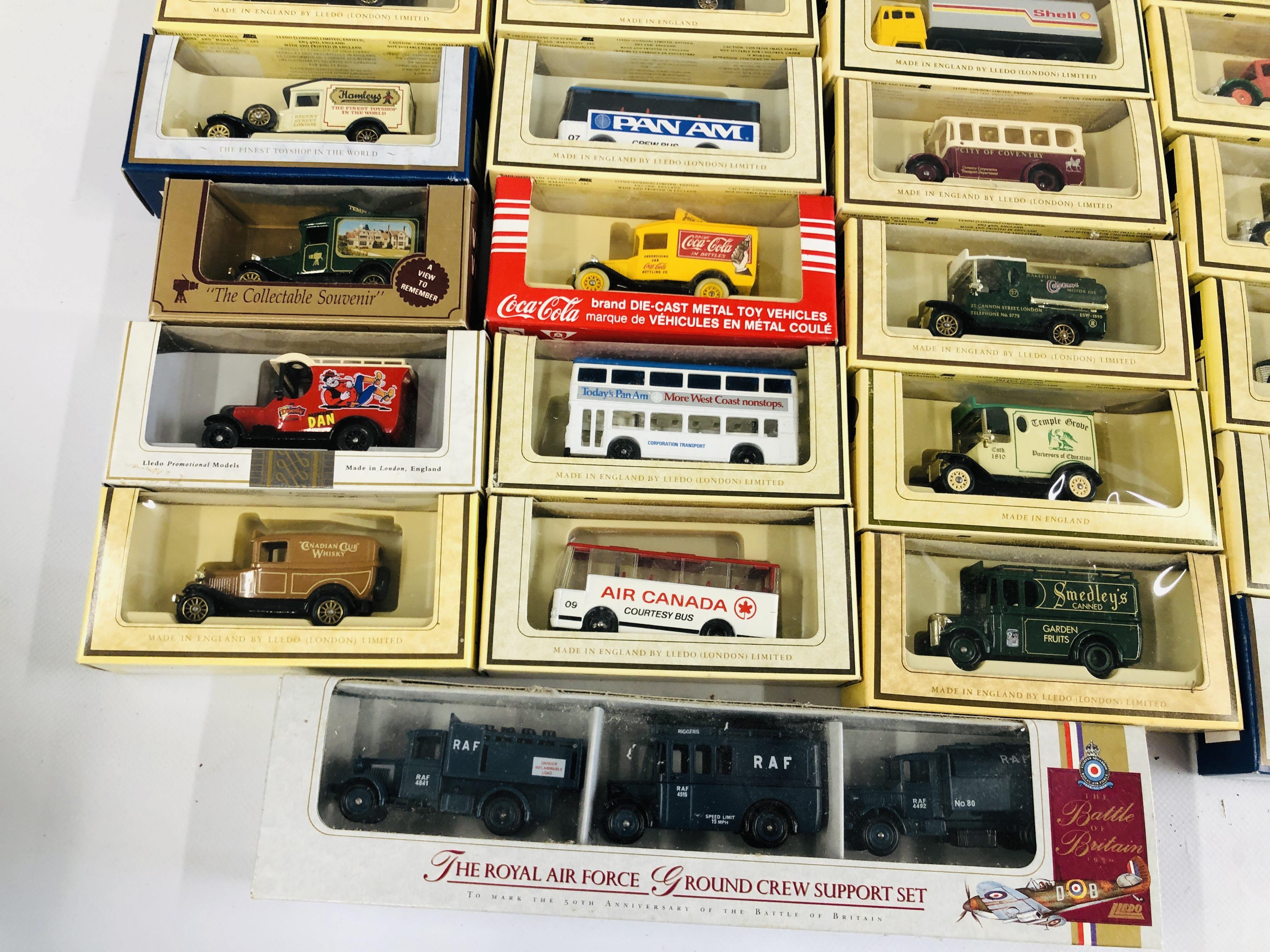 BOX OF DI-CAST MODEL VEHICLES TO INCLUDE BOXED LLEDO EXAMPLES ETC. - Image 6 of 6