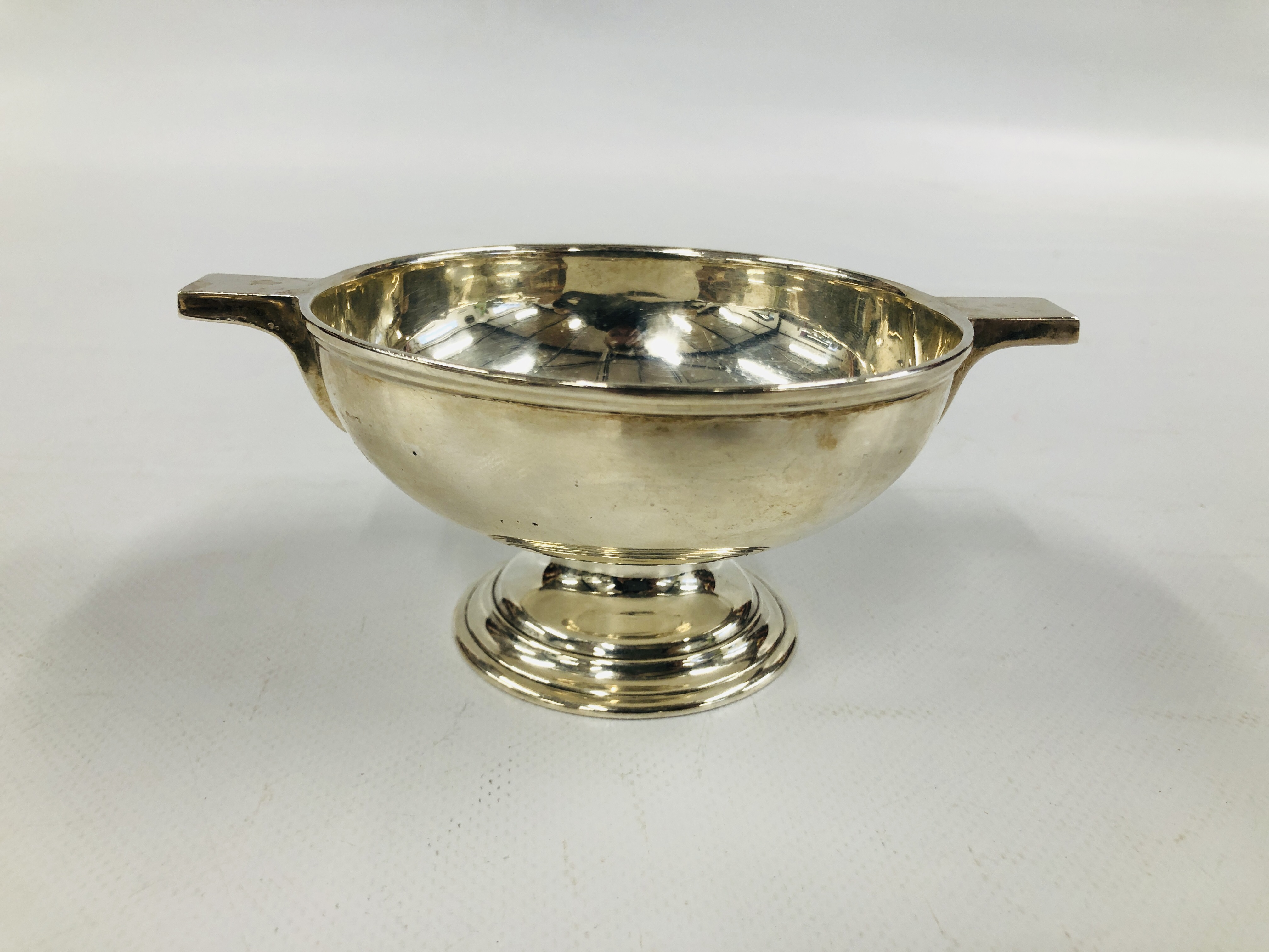 A SILVER FOOTED TWO HANDLED BOWL - BOWL DIAMETER 11.5CM. - Image 3 of 8