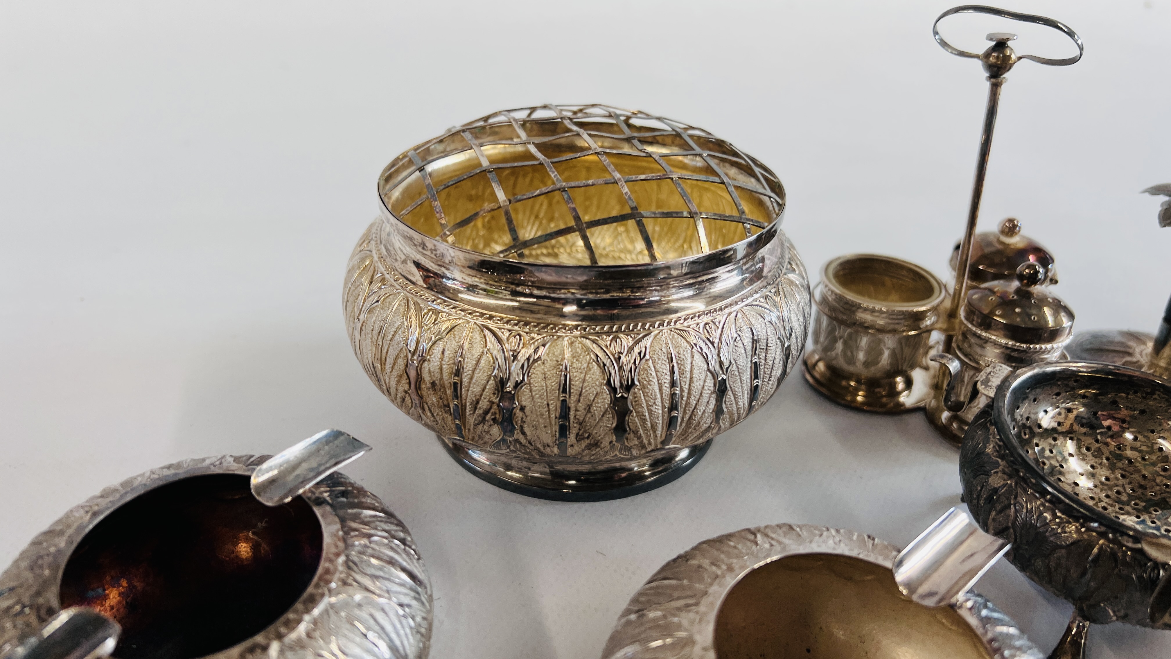 A GROUP OF INDIAN WHITE METAL DECORATIVE WARES ALL WITH MATCHING EMBOSSED DESIGN TO INCLUDE PAIR OF - Image 4 of 7