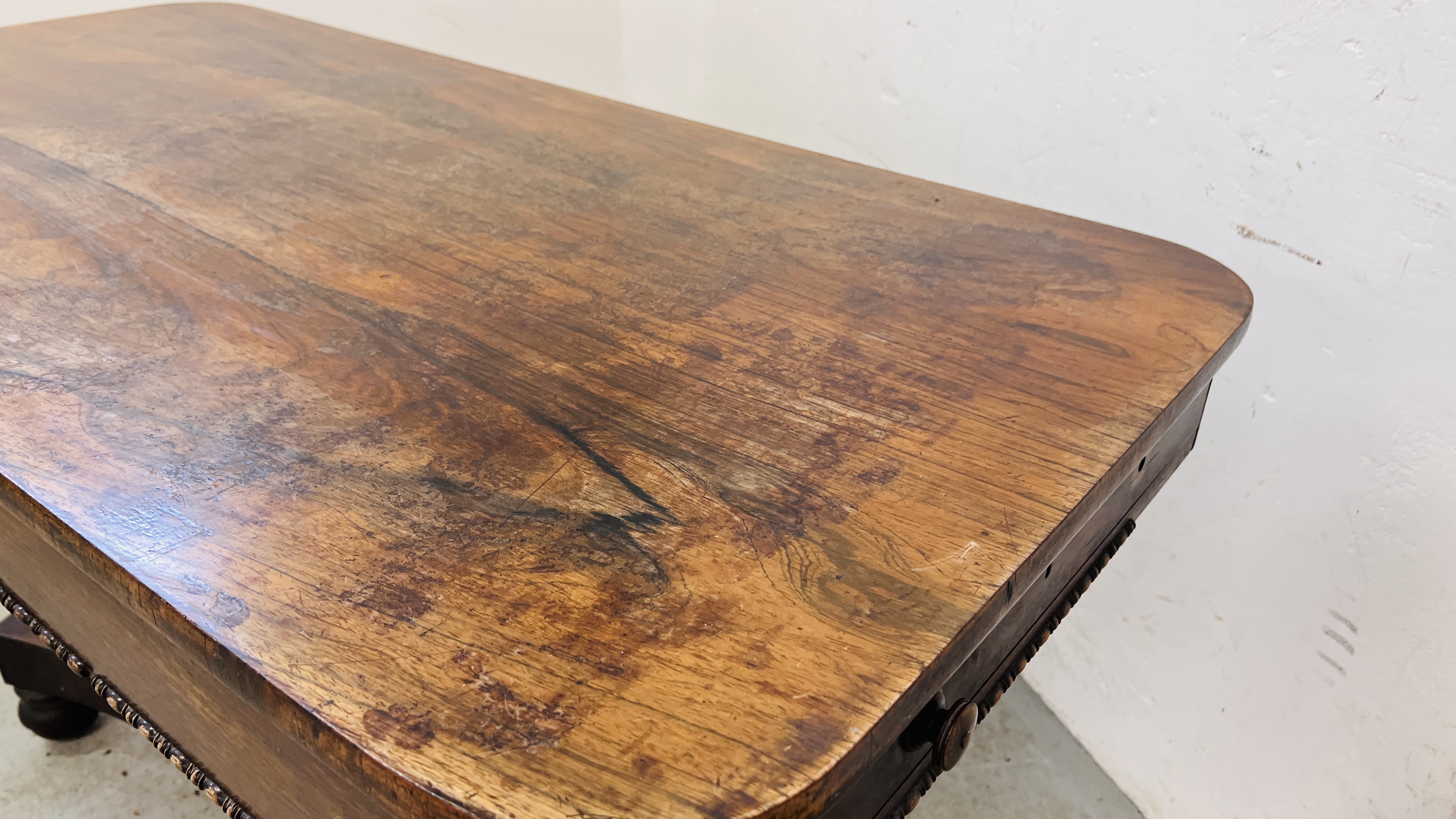 A REGENCY MAHOGANY OCCASIONAL TABLE ON PLATFORM BASE - W 141CM X D 70CM X H 72CM. - Image 8 of 11