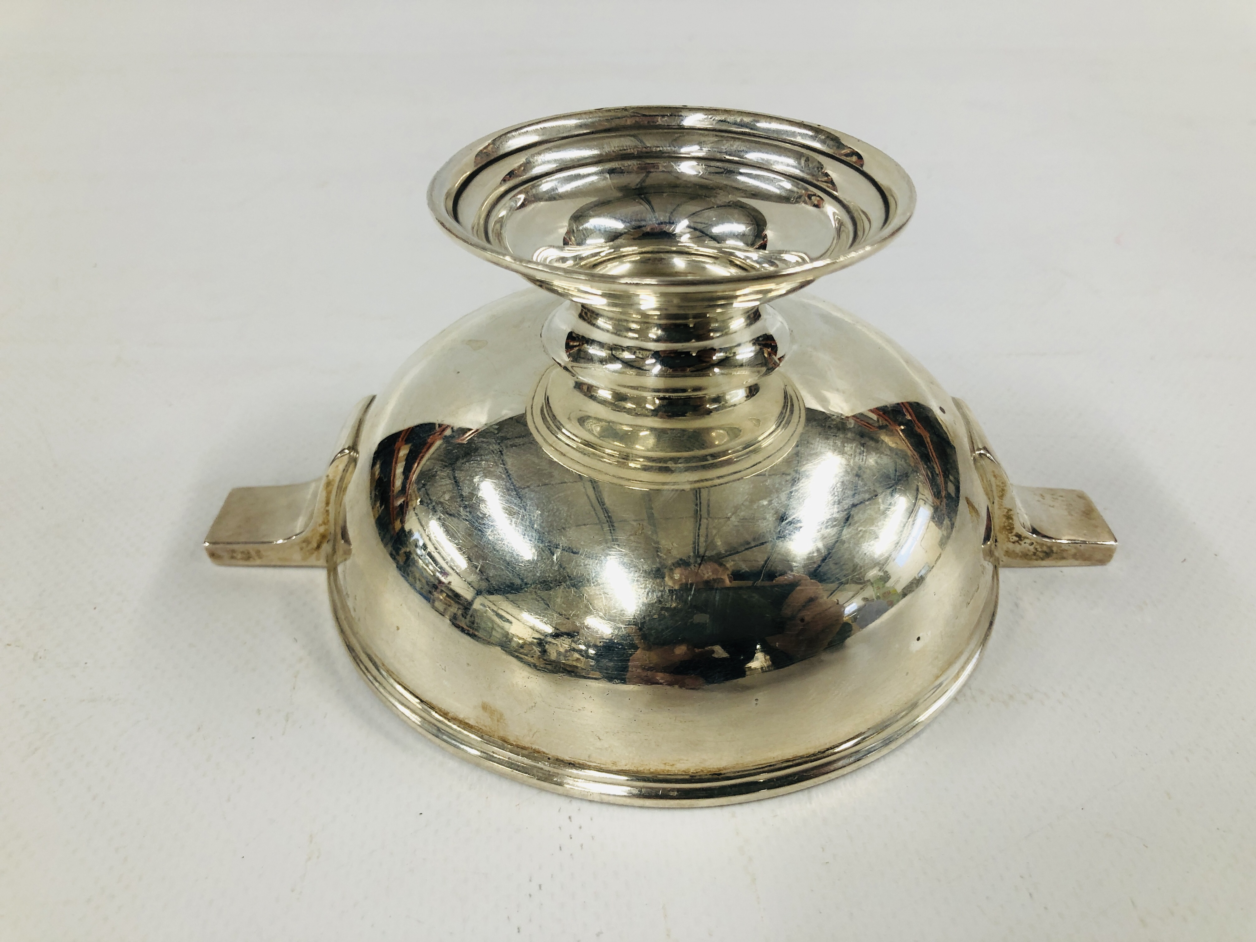 A SILVER FOOTED TWO HANDLED BOWL - BOWL DIAMETER 11.5CM. - Image 6 of 8