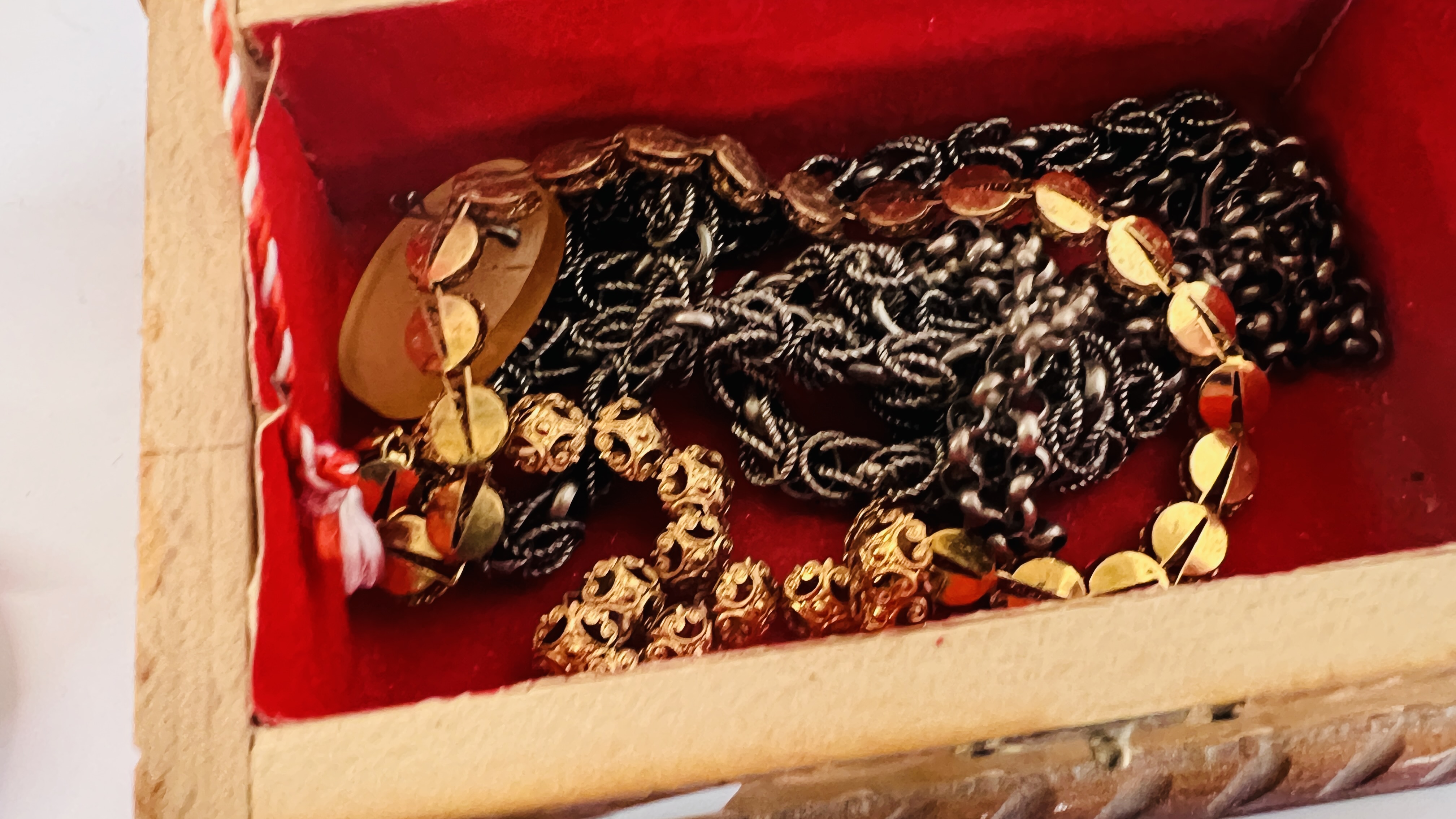 JEWELLERY BOX & CONTENTS TO INCLUDE VINTAGE SILVER HINGED BANGLES, INGERSOLL TRIUMPH POCKET WATCH, - Image 9 of 11
