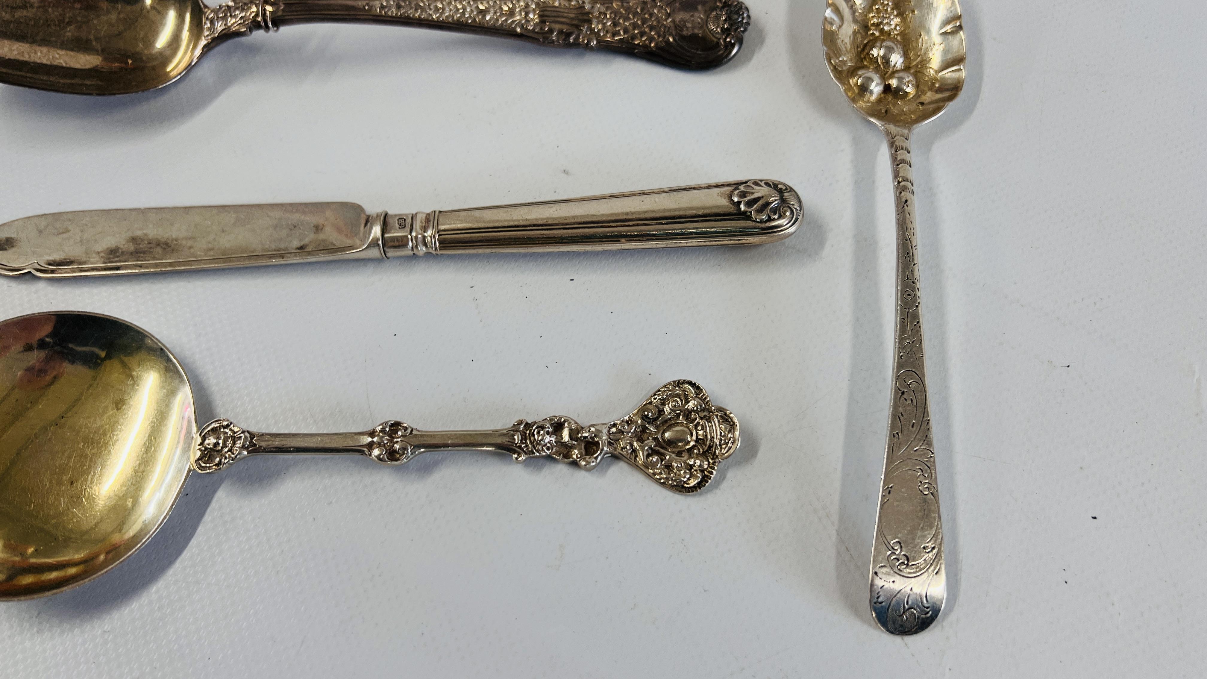 3 VARIOUS SILVER FRUIT SPOONS, GEORGIAN AND LATER, ALONG WITH CAKE KNIFE, SHEFFIELD ASSAY, - Image 6 of 8