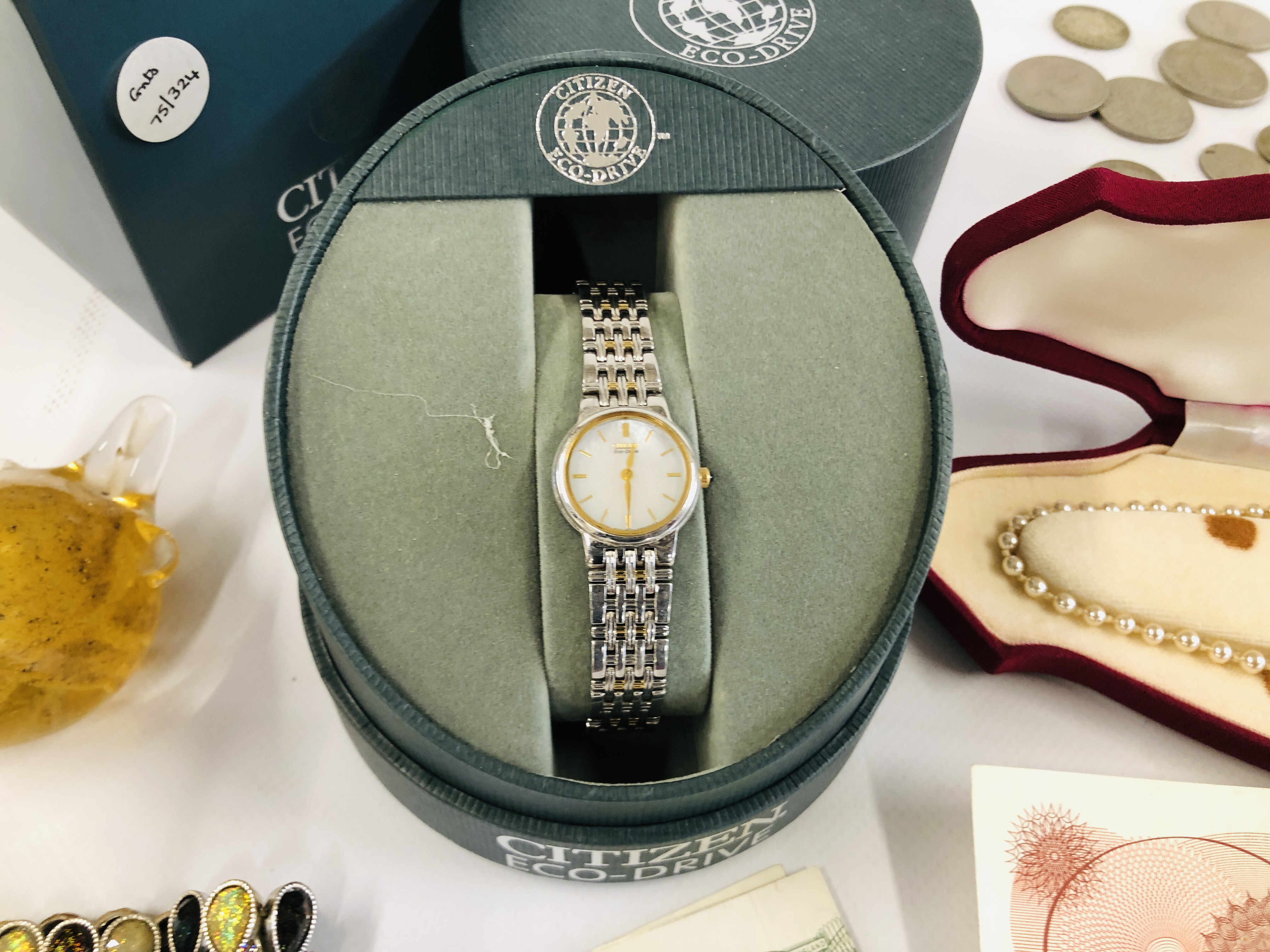 A BOXED LADIES CITIZEN ECODRIVE BRACELET WATCH, A LADIES SEIKO BRACELET WATCH WITH PRESENTATION BOX, - Image 3 of 8