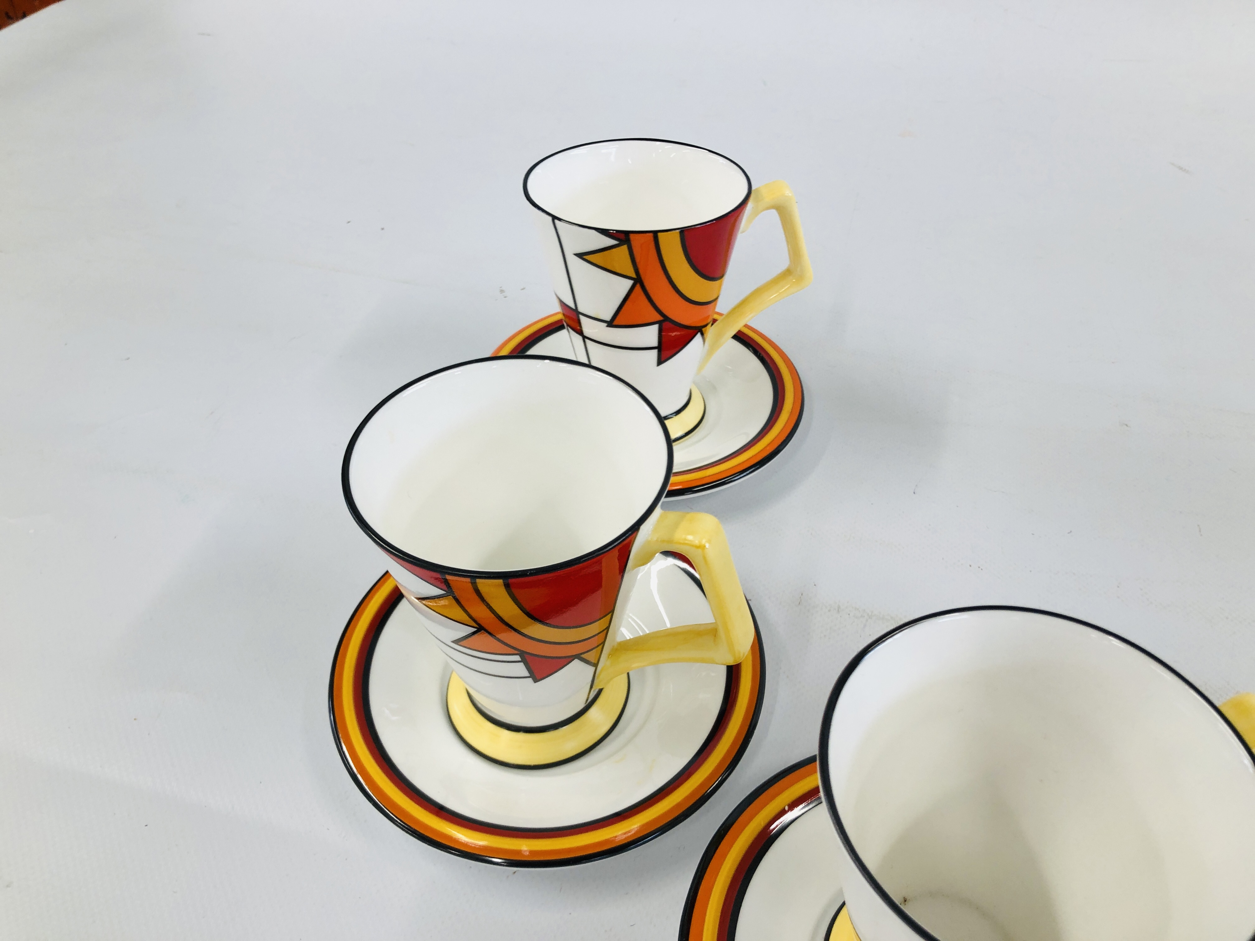 A MODERN ABSTRACT DESIGN 12 PIECE COFFEE CUP SET BY "THE BRIAN WOOD COLLECTION" ALONG WITH A LARGE - Image 7 of 7